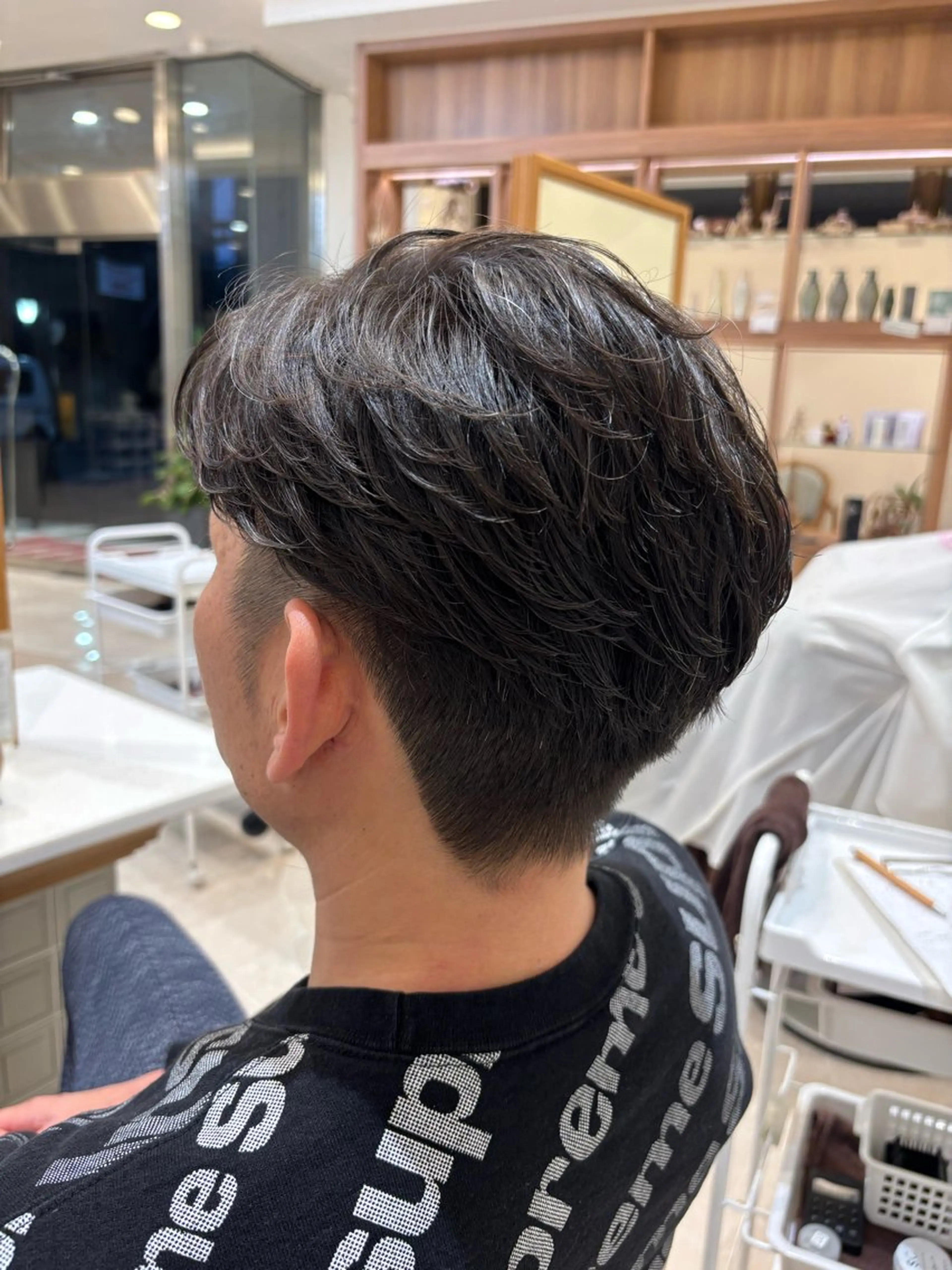 ショート パーマ メンズ メンズパーマ 刈り上げ カット パーマ 櫻井 華のヘアスタイル