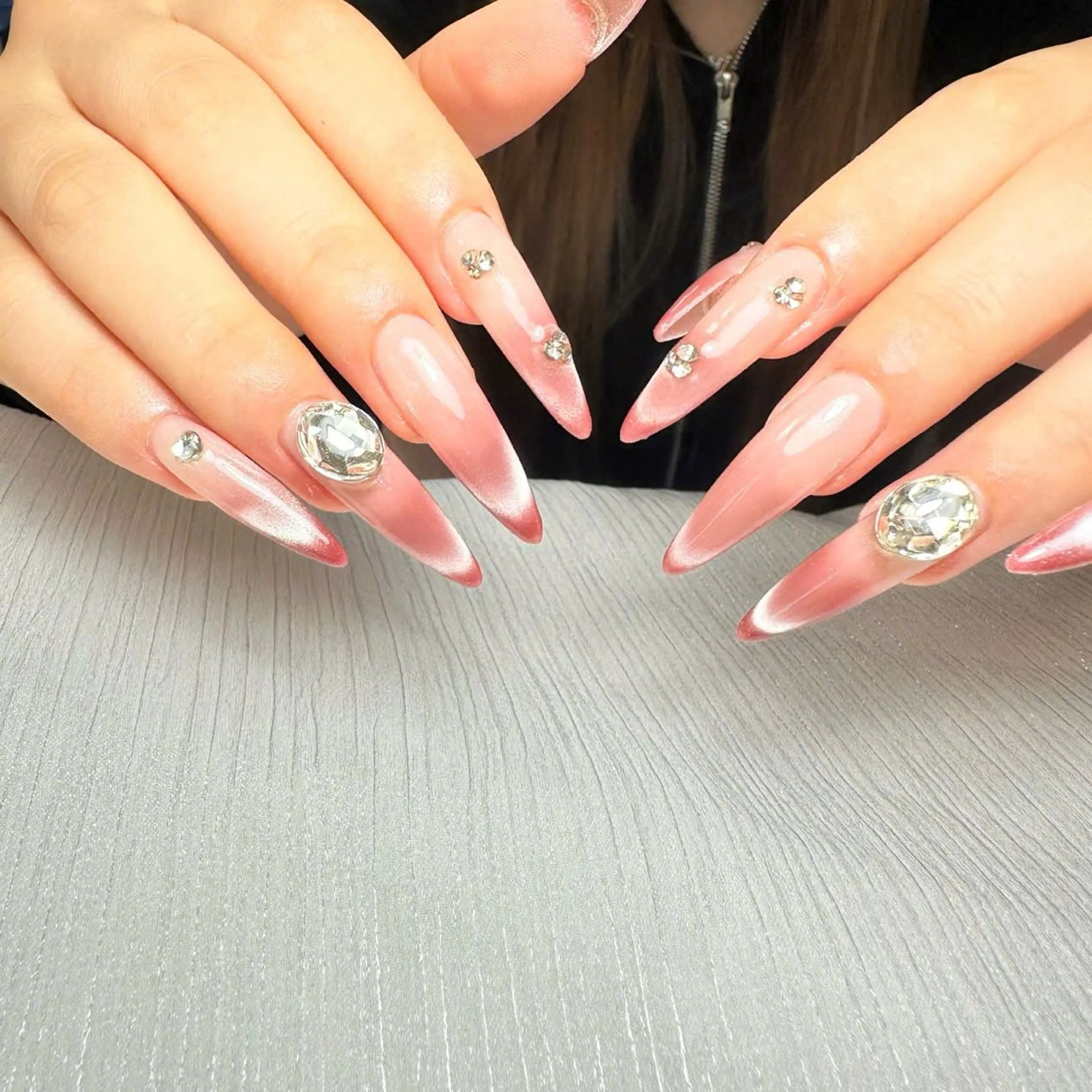 ネイル オーロラネイル 長さ出し フラッシュネイル フットネイル フレンチネイル ハンドネイル KITTY_NAILS所属・KITTY nailsのネイルデザイン