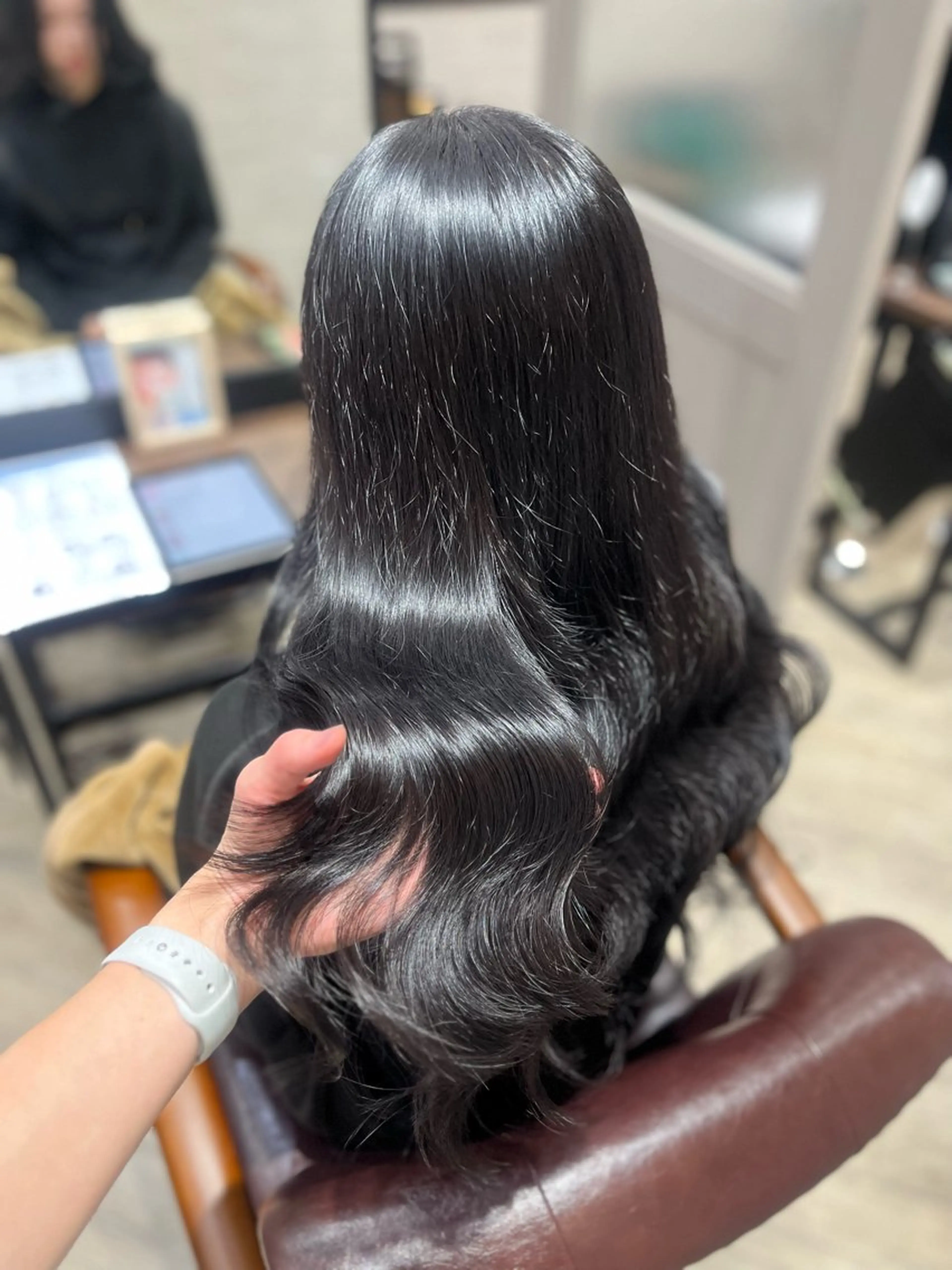 ロング カラー 黒髪 グレージュ 🫧ぷる艶カラー🫧 Yuubi🦩のヘアスタイル