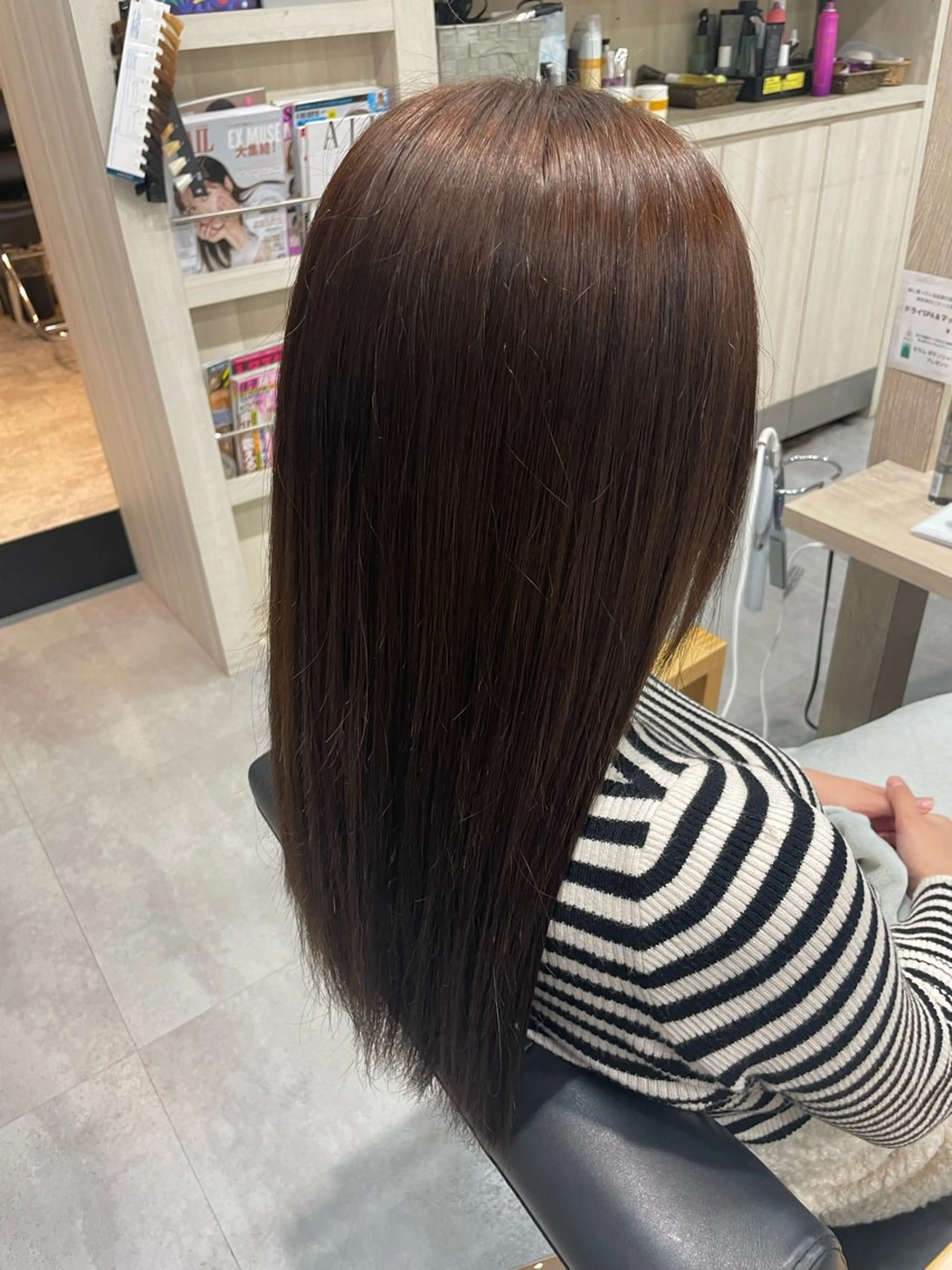 カラー YoLo.所属・村上 ななみのヘアスタイル