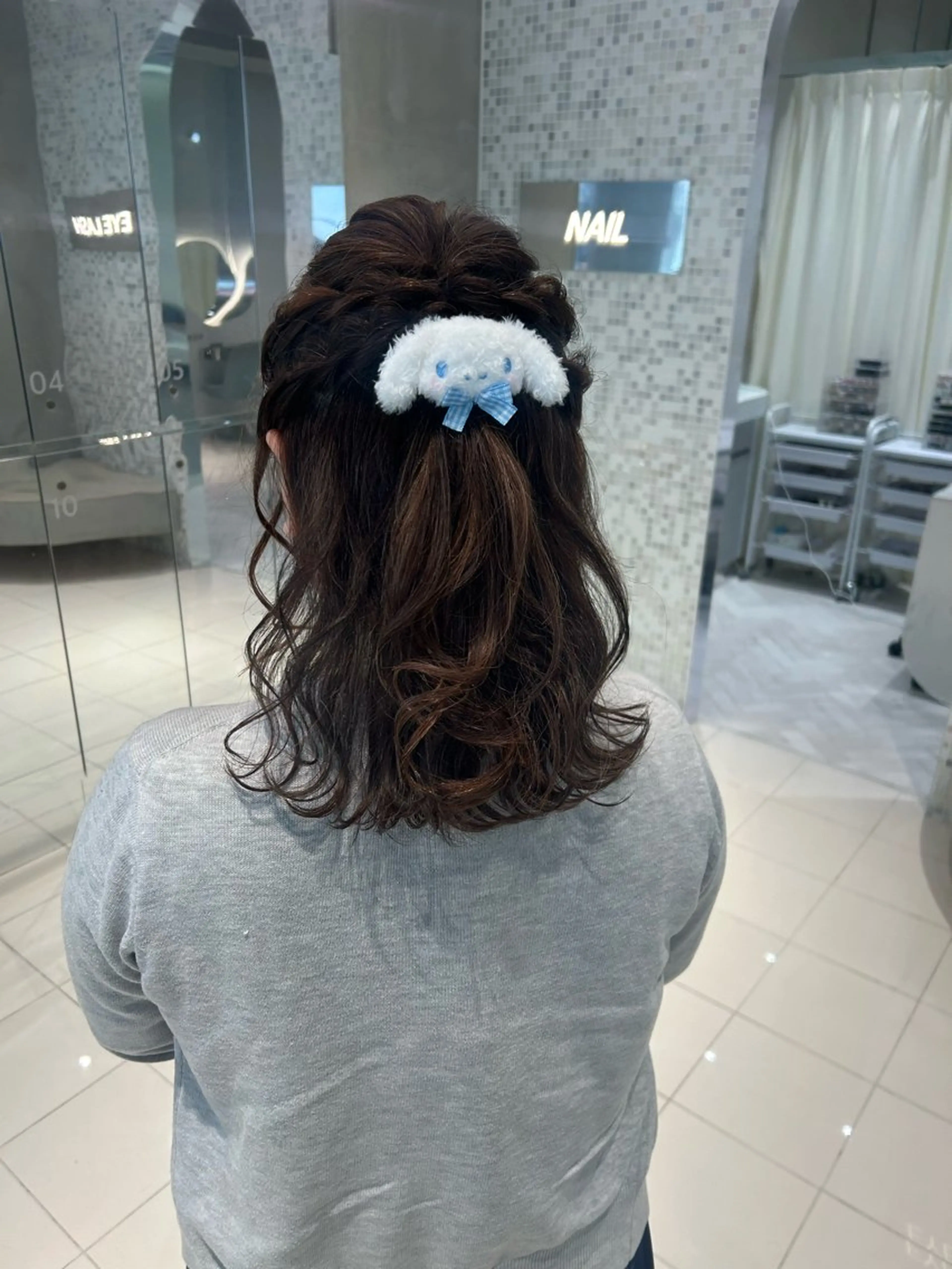 ミディアム ヘアアレンジ ハーフアップ ヘアセット 透明感カラー🫧 nanohaのヘアスタイル