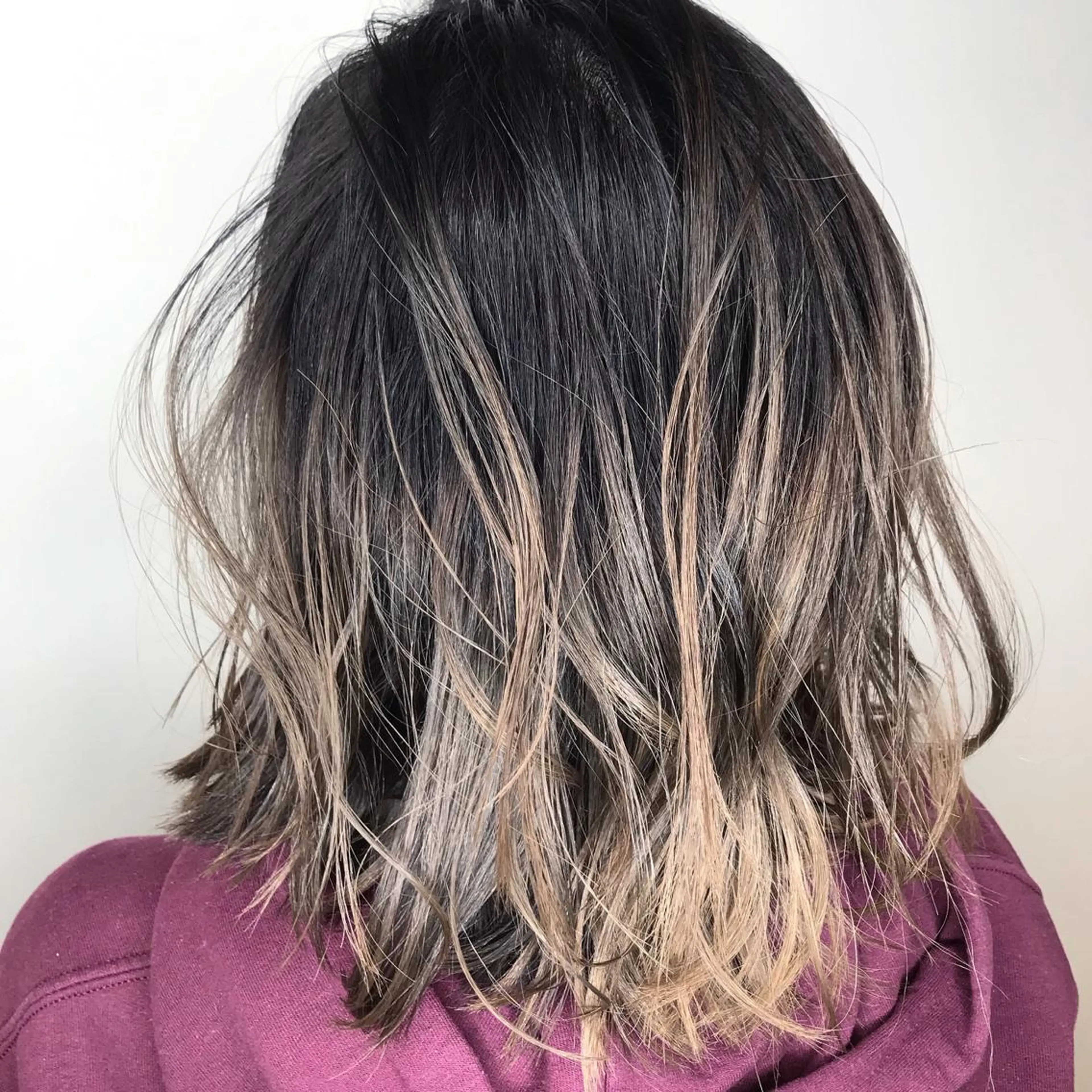 ショート カラー アッシュ アッシュグレー アッシュグレージュ バレイヤージュ ベージュカラー AMI Hair  supply所属・髪質改善カラー 韓国風レイヤーのヘアスタイル