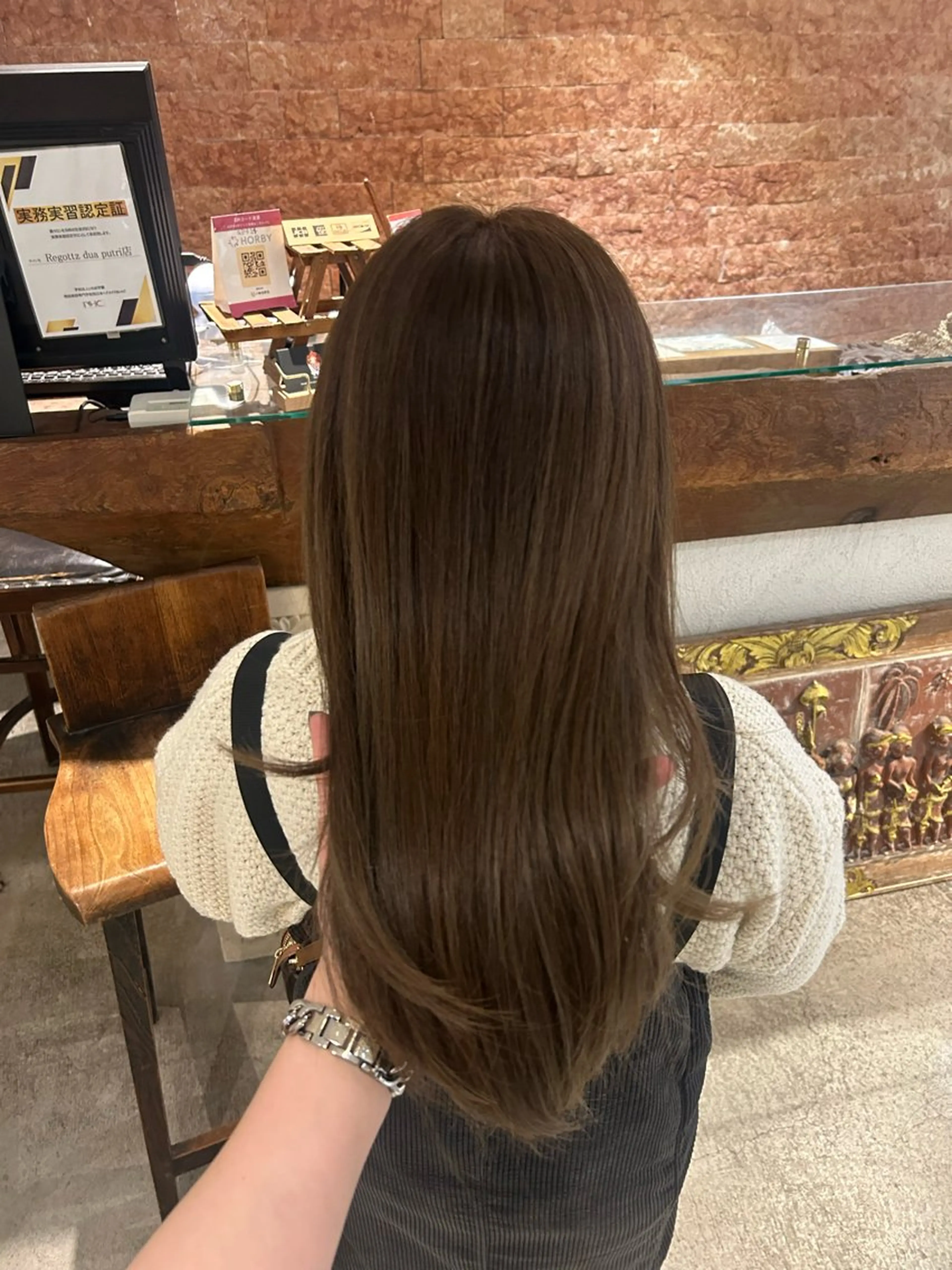 カラー putri 川邉 優花のヘアスタイル