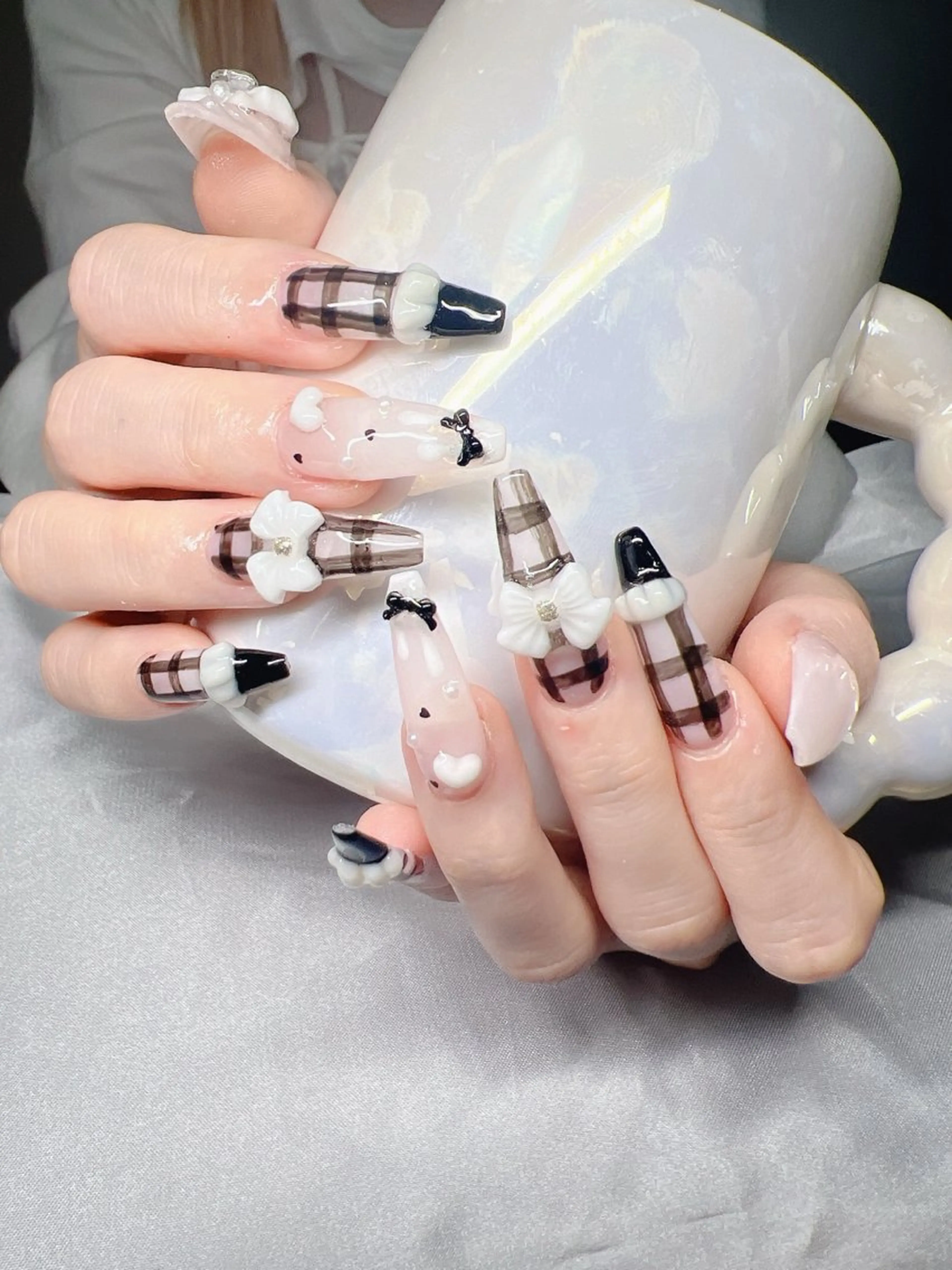 ネイル 長さ出し グラデーション 卒業式 キラキラネイル マグネットネイル Lee Nailsのネイルデザイン