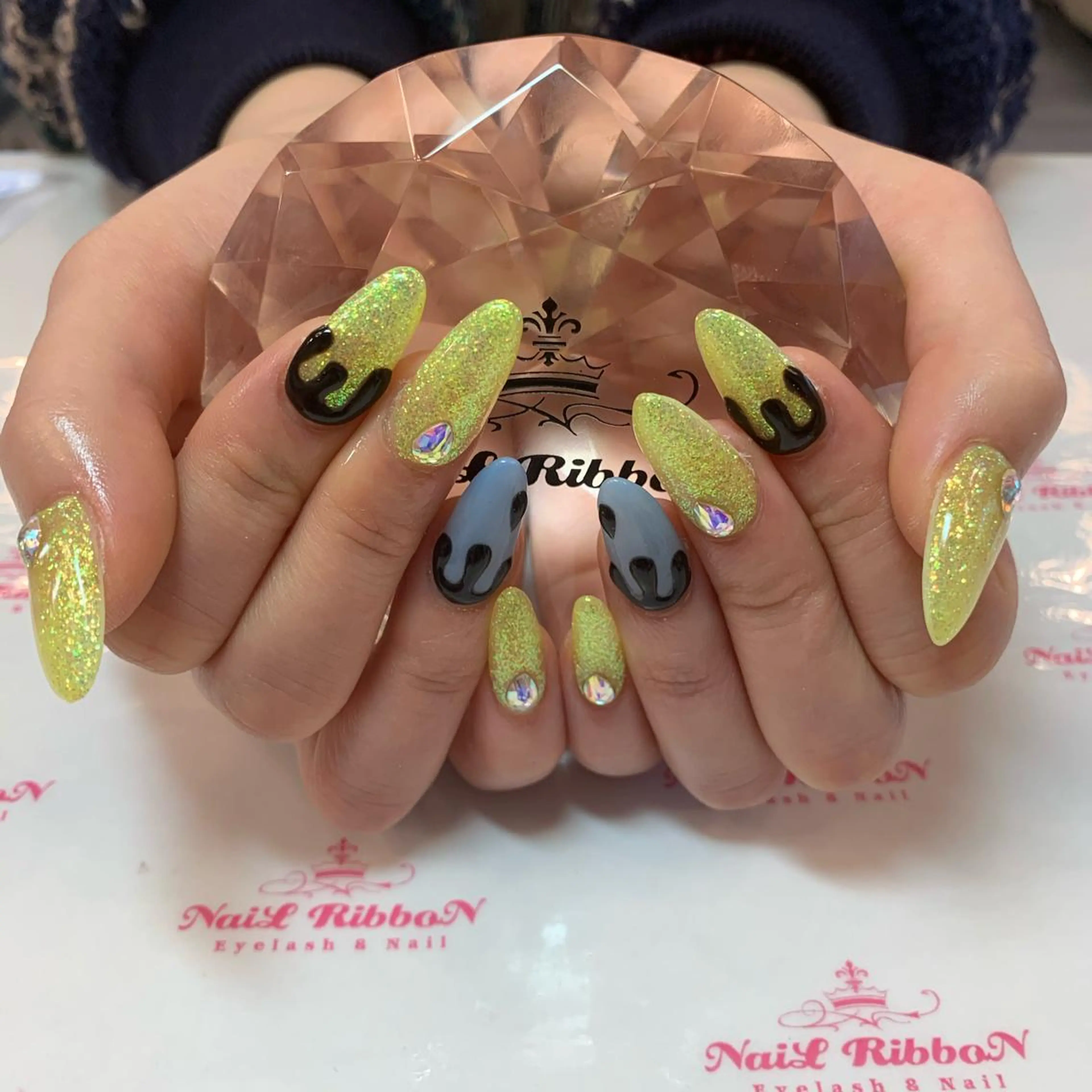 ネイル ネイルリボン 受付スタッフのネイルデザイン