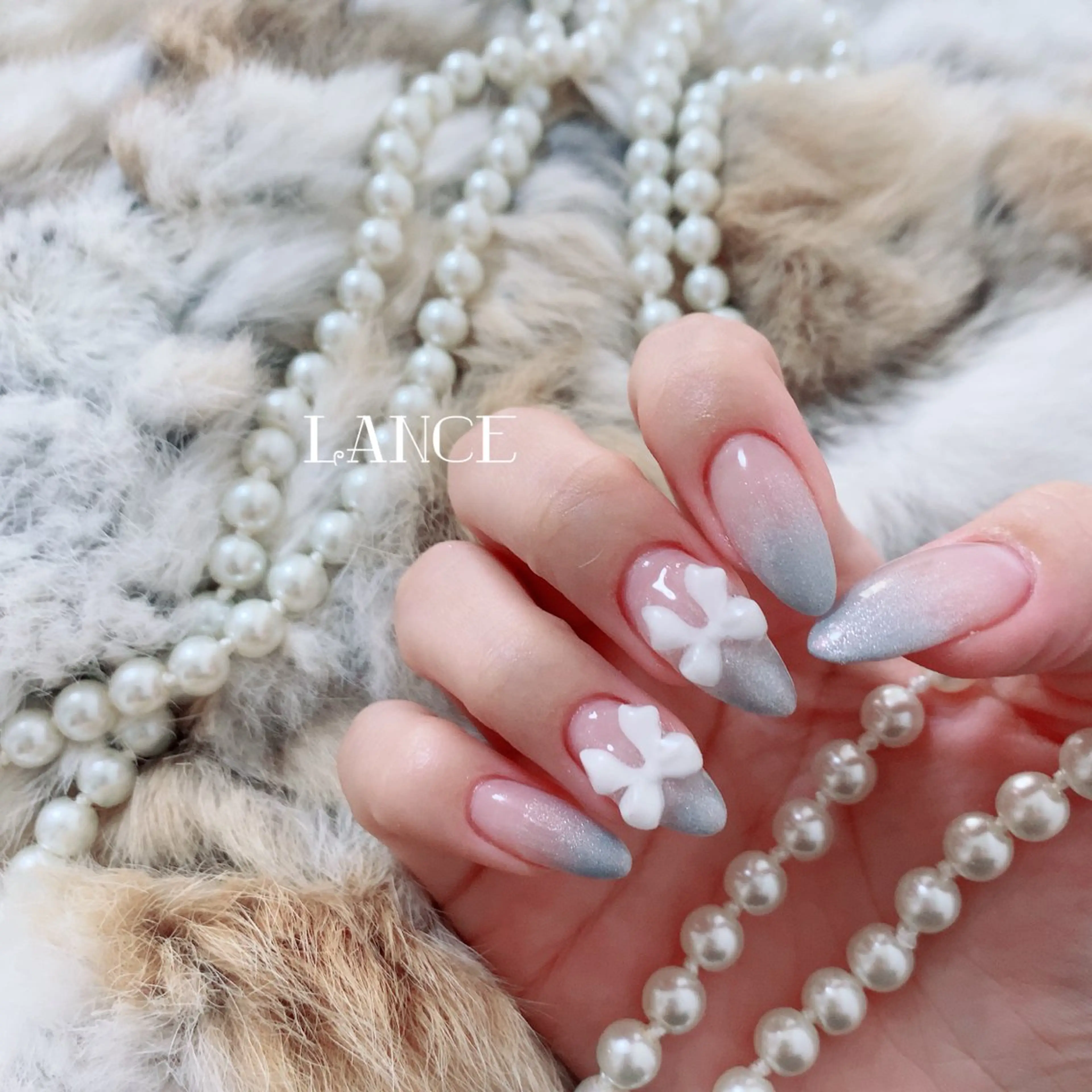 ネイル オーロラネイル フレンチネイル グラデーション キラキラネイル 韓国ネイル ハンドネイル Lance nailのネイルデザイン