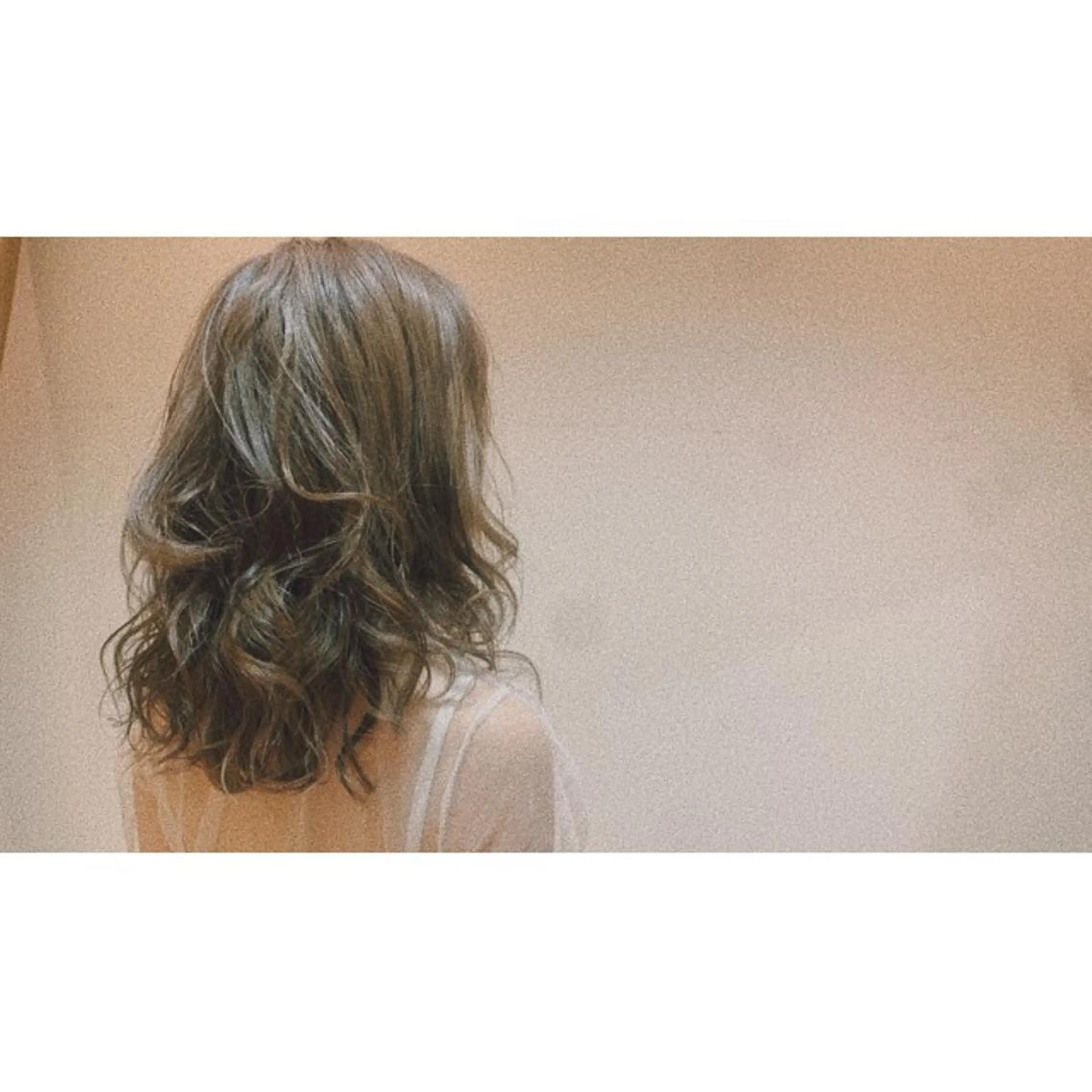 セミロング カラー ベージュカラー ブラウンカラー ミルクティーベージュ カット ヘアカラー 縮毛矯正 トリートメント AGATES seltia所属・齊藤 賢祐のヘアスタイル