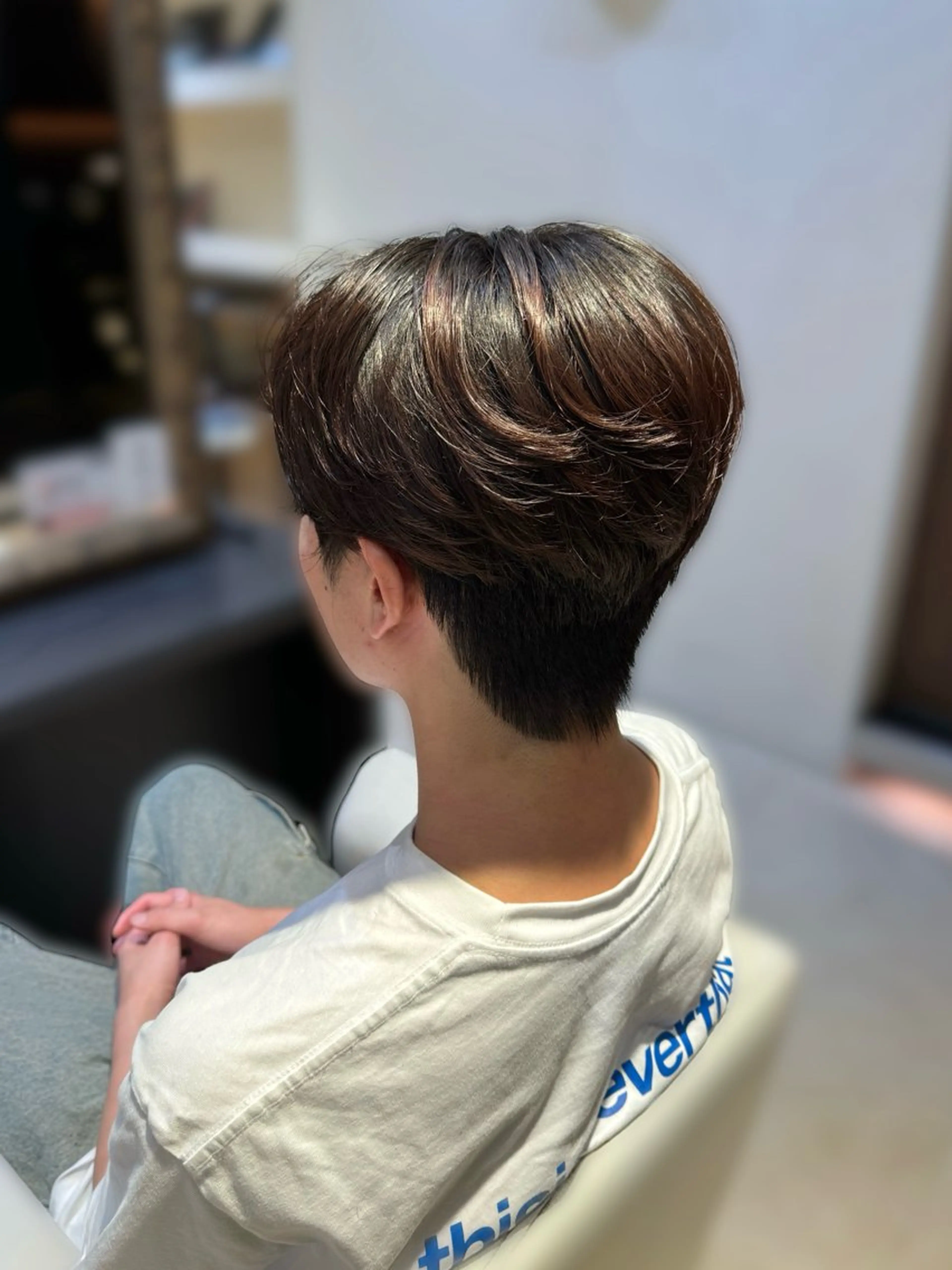 ショート カラー パーマ メンズ センターパート コンマヘア ダウンパーマ カルマパーマ メンズ韓国風 YUKI🇰🇷 カルマ／ダウンパーマのヘアスタイル