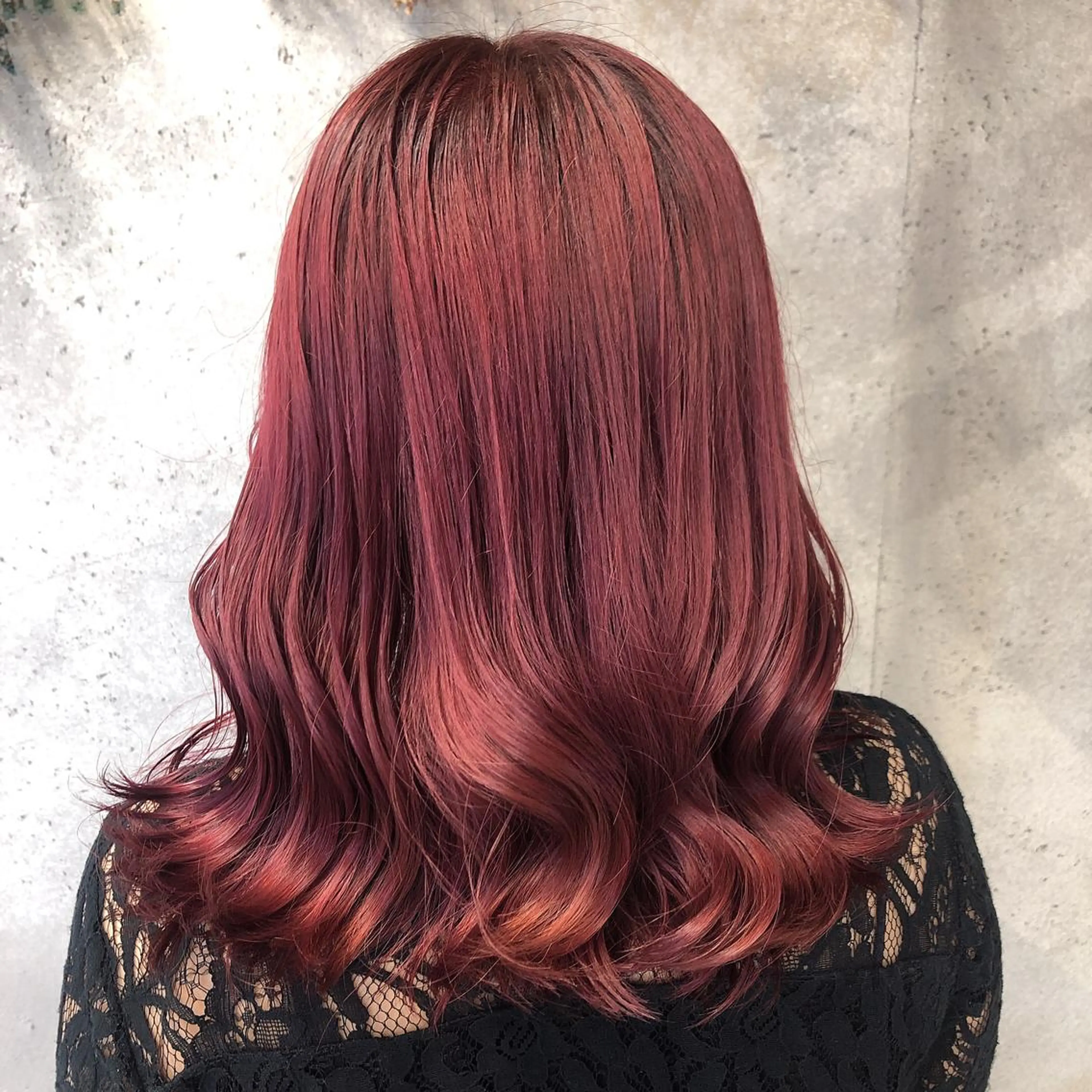 ロング カラー レッドカラー wakana 【ブリーチカラー】のヘアスタイル