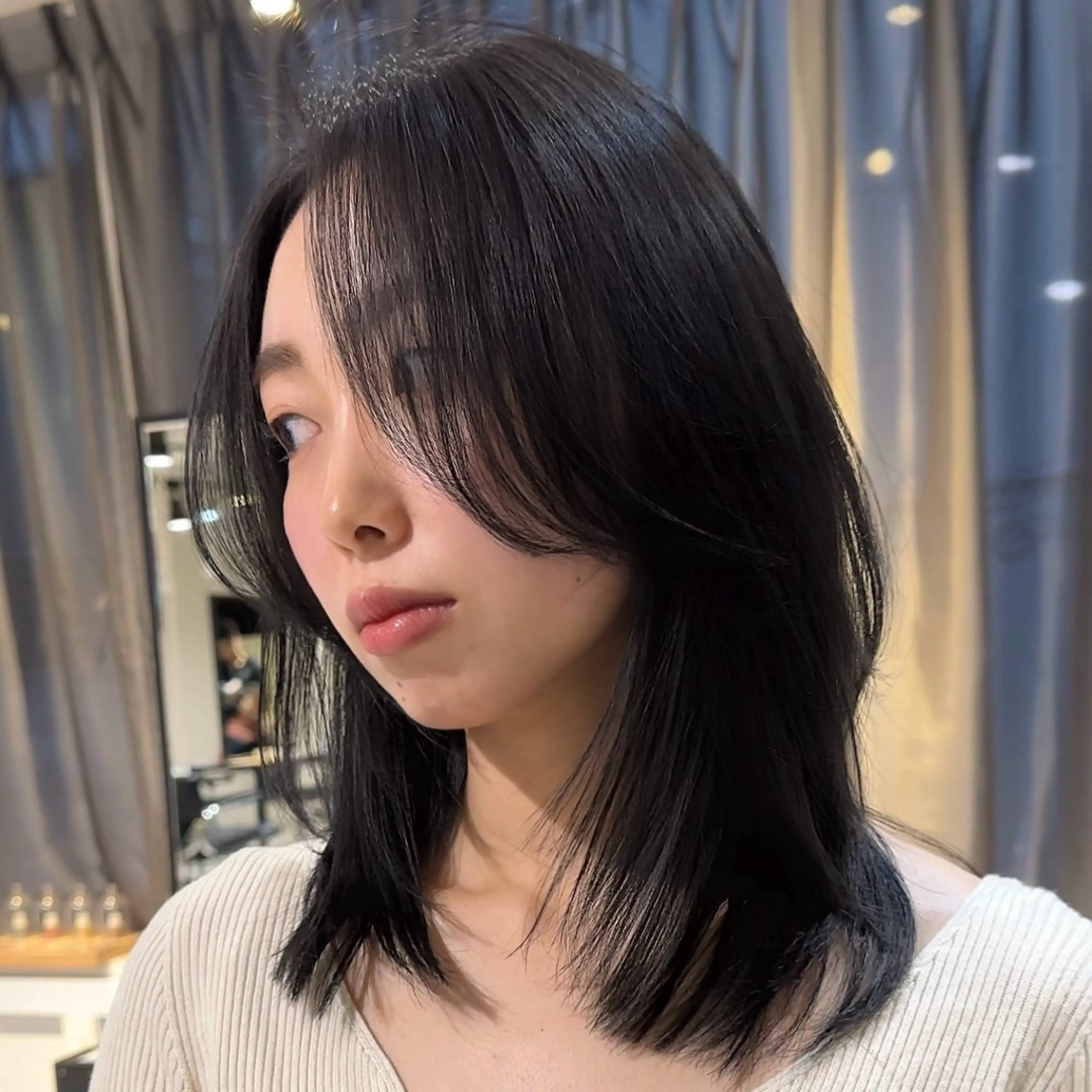 ミディアム 岸本 理希のヘアスタイル