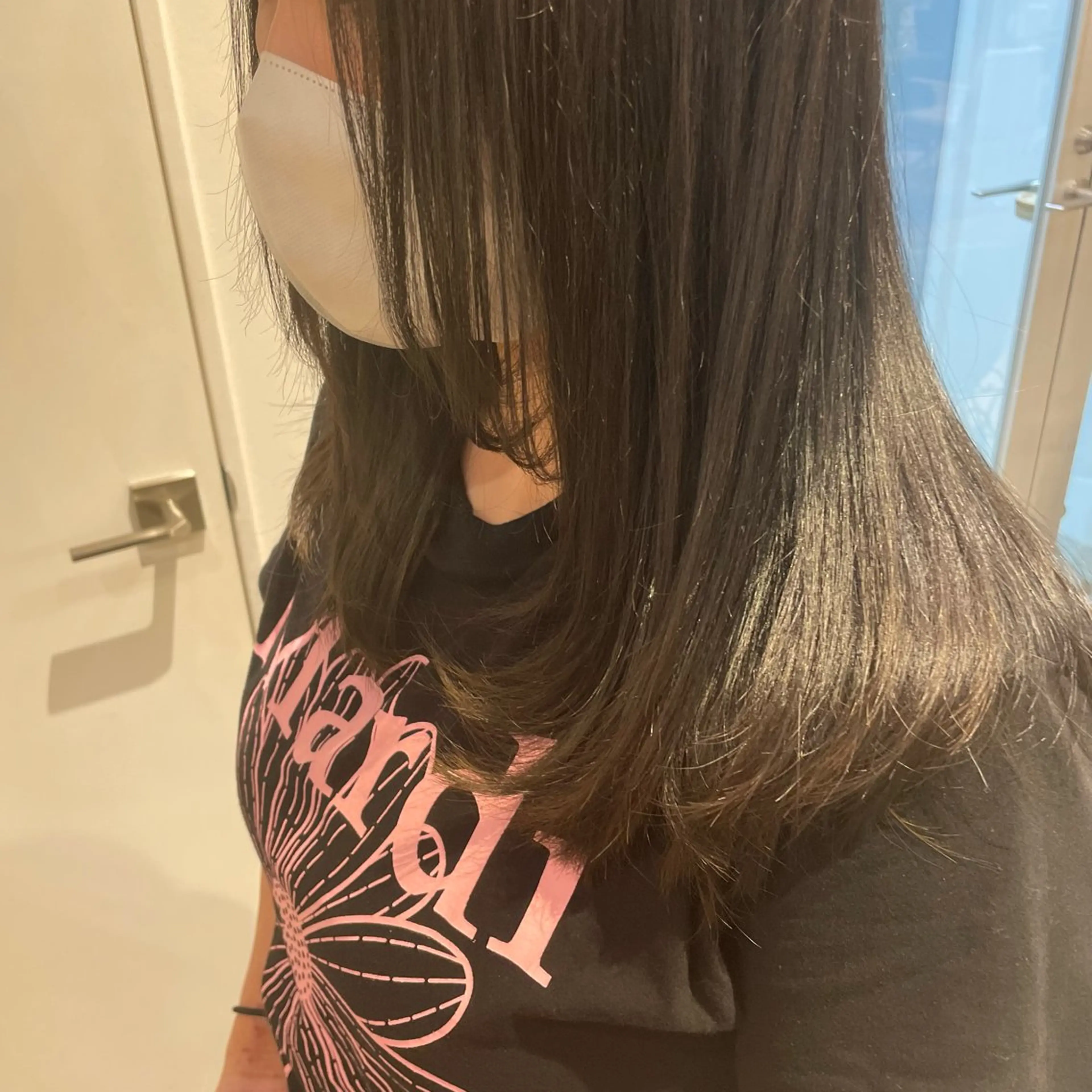 ミディアム 顔周りカット レイヤーカット 青木 咲歩のヘアスタイル