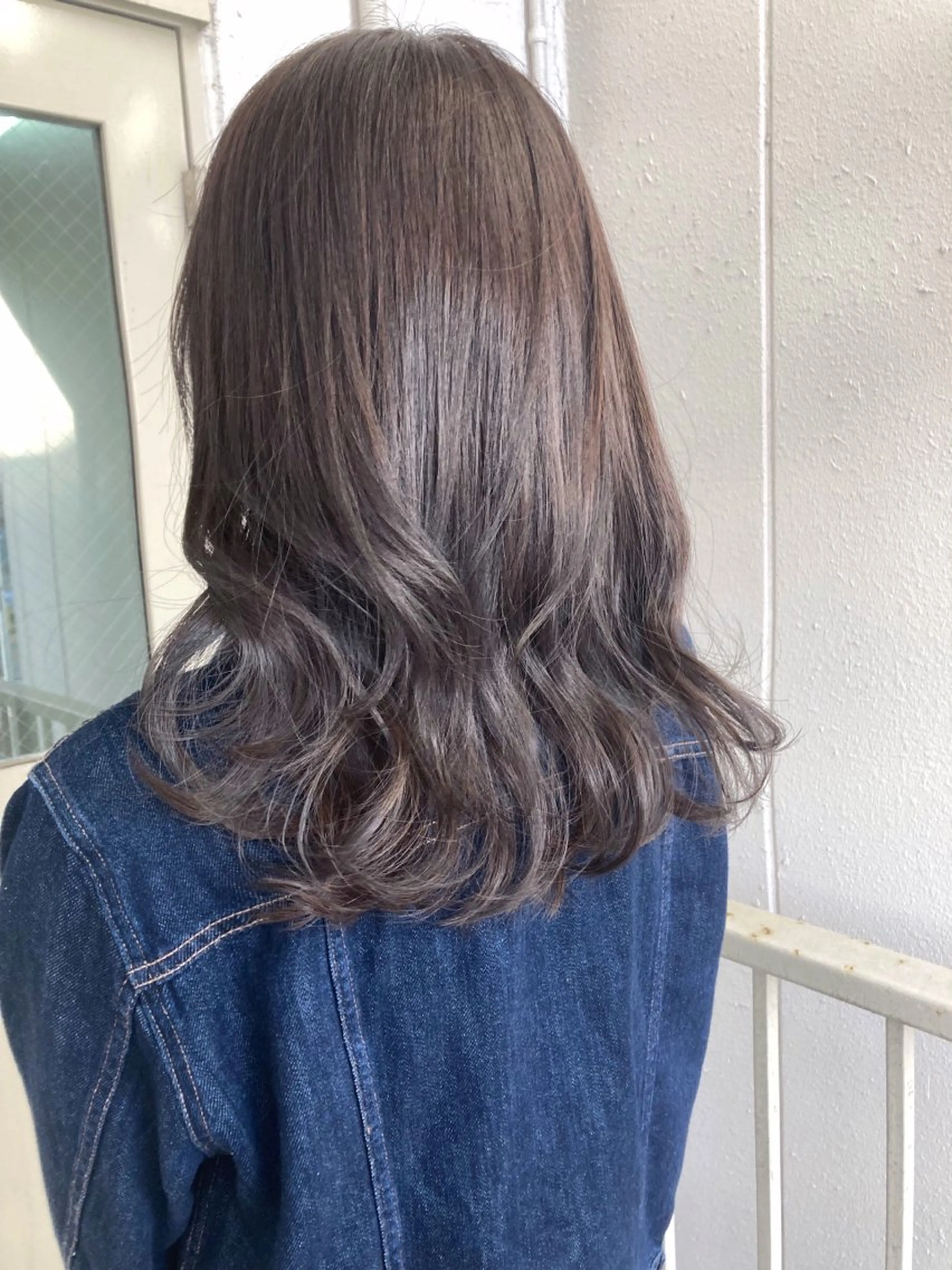 セミロング アッシュ roka ノゾミのヘアスタイル