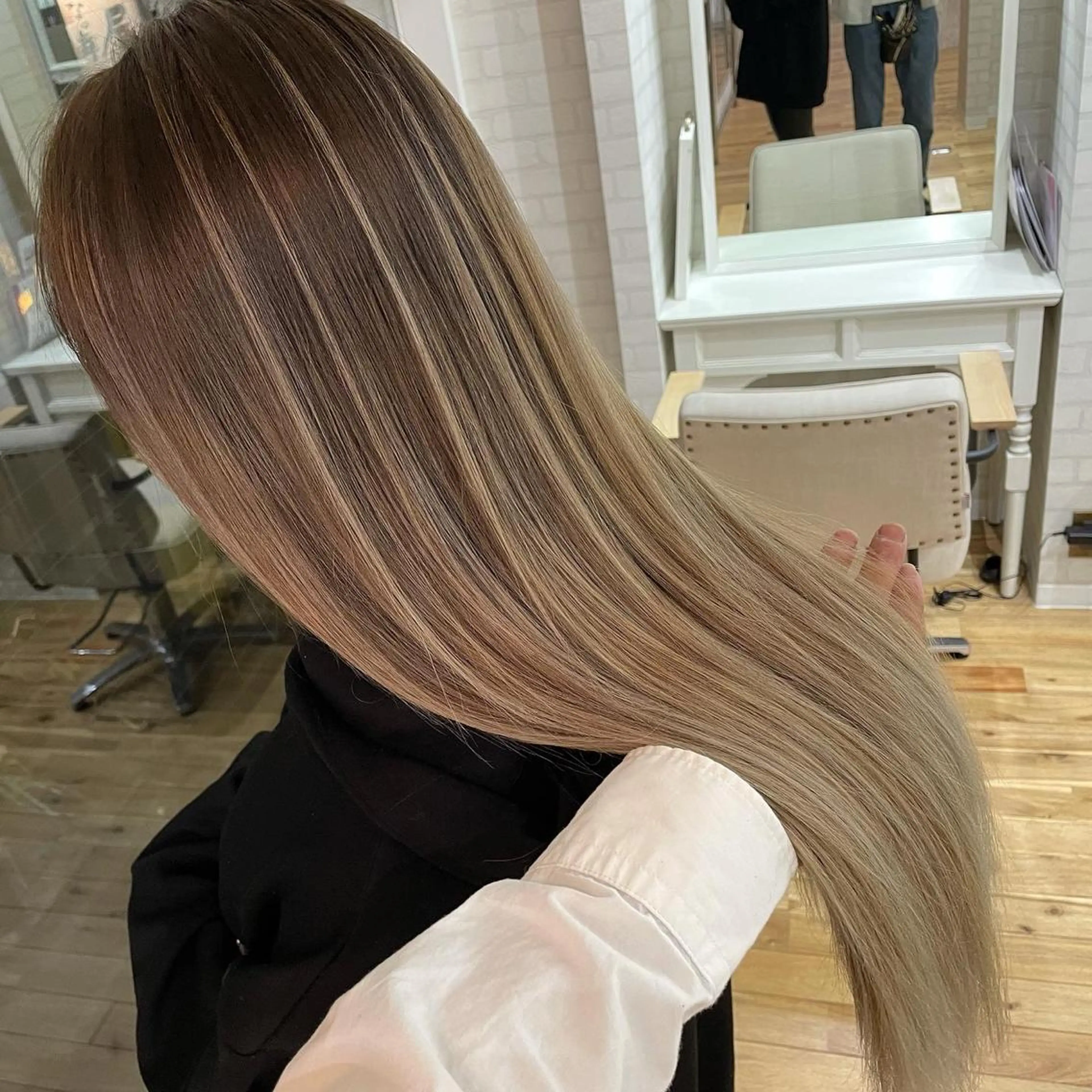 ロング カラー バレイヤージュ レイヤーカット ヘアカラー トリートメント Tao所属・藤川 大智のヘアスタイル