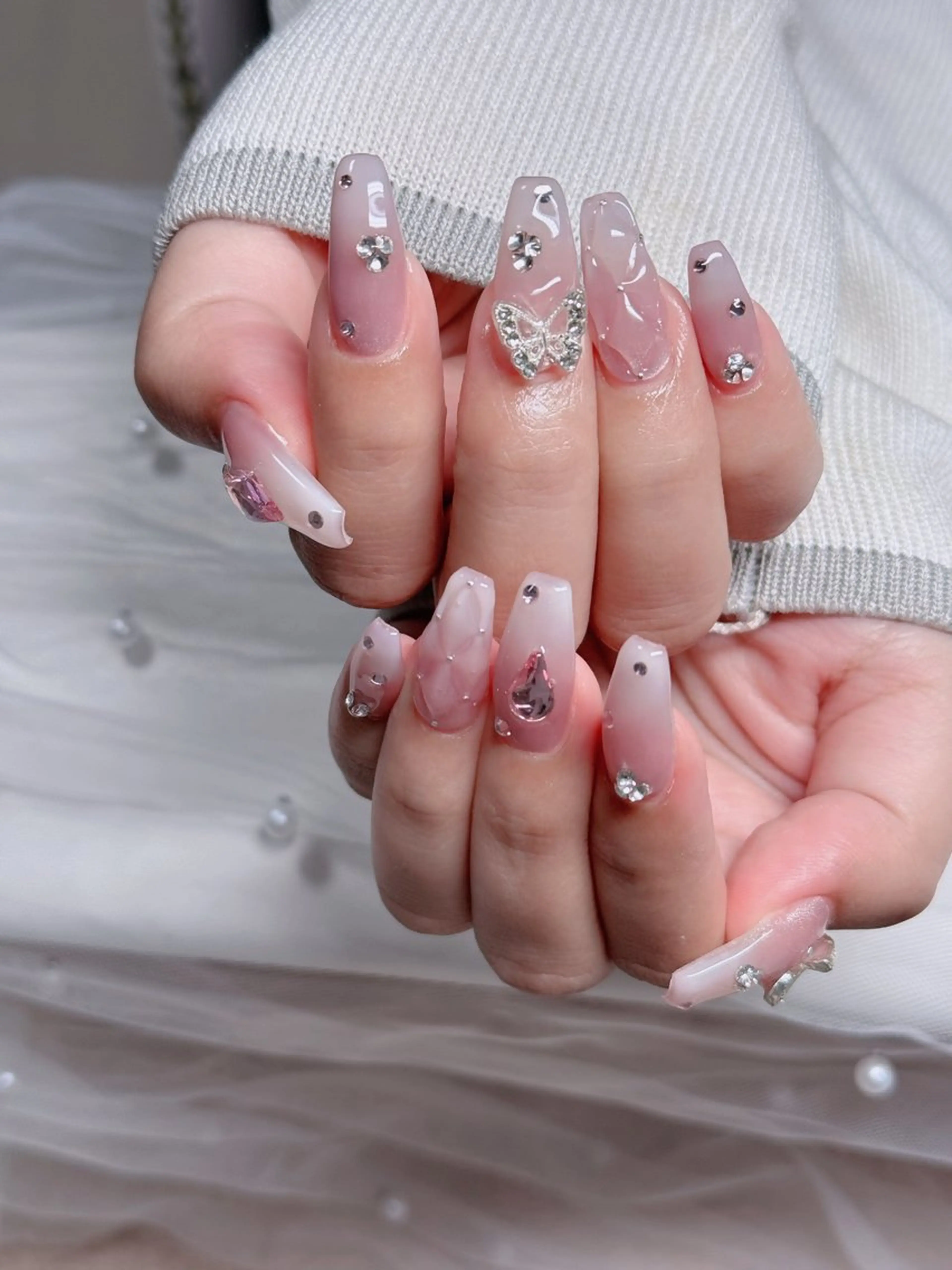 ネイル オーロラネイル フレンチネイル ジェルネイル ハロウィン キラキラネイル H.baby Nail Salonのネイルデザイン