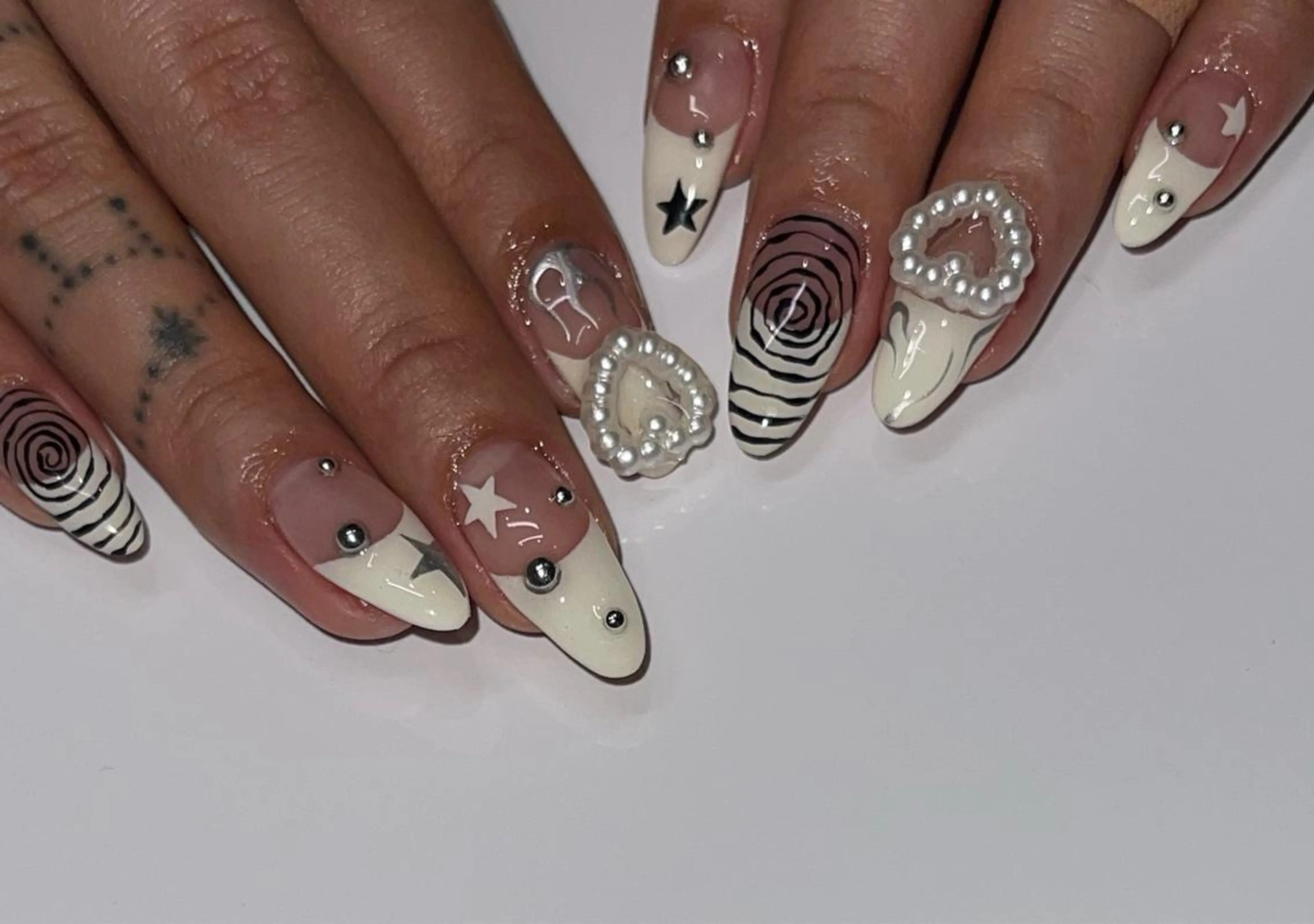 ネイル 8113 海外/y2k/韓国のネイルデザイン