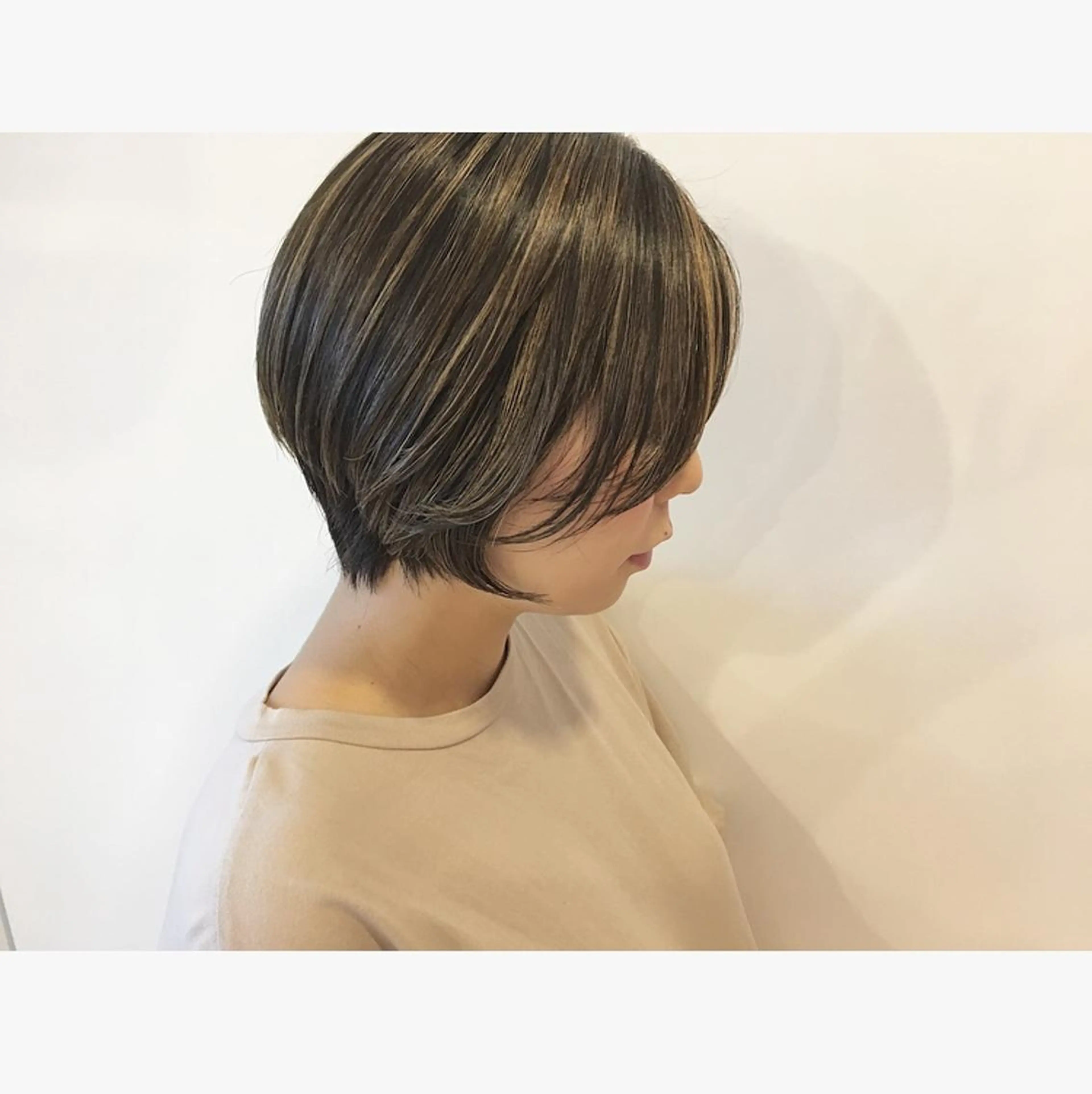 ショート カラー ハンサムショート アッシュ 透明感カラー ハイライトカラー ハイライト カット ヘアカラー トリートメント 鈴木 翔梧のヘアスタイル