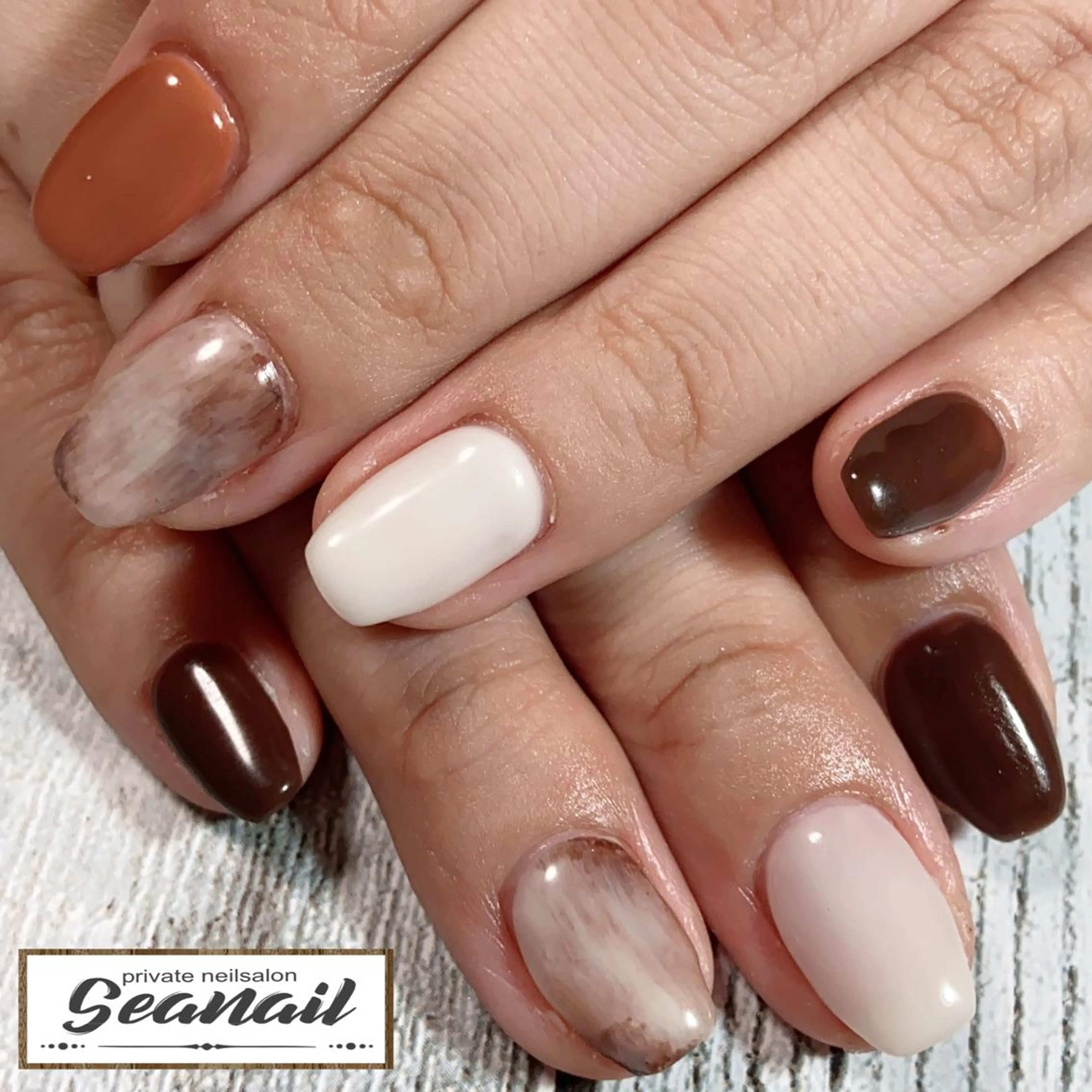 ネイル アートネイル ブラウン フットネイル ジェルネイル 大理石ネイル(マーブル) 小尾 栞のネイルデザイン