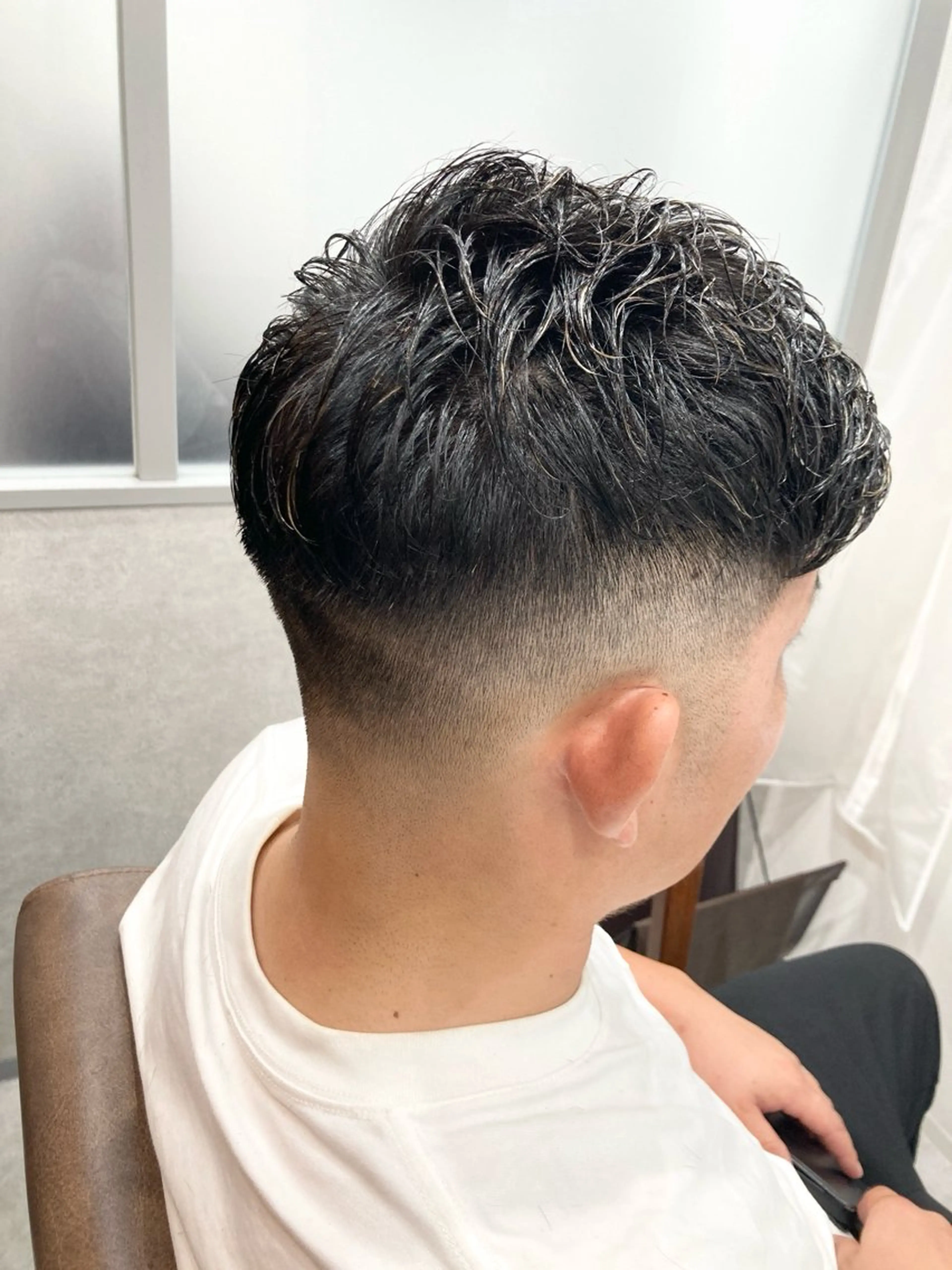 ショート パーマ メンズ フェードカット メンズパーマ パーマ職人 矢部絢一のヘアスタイル