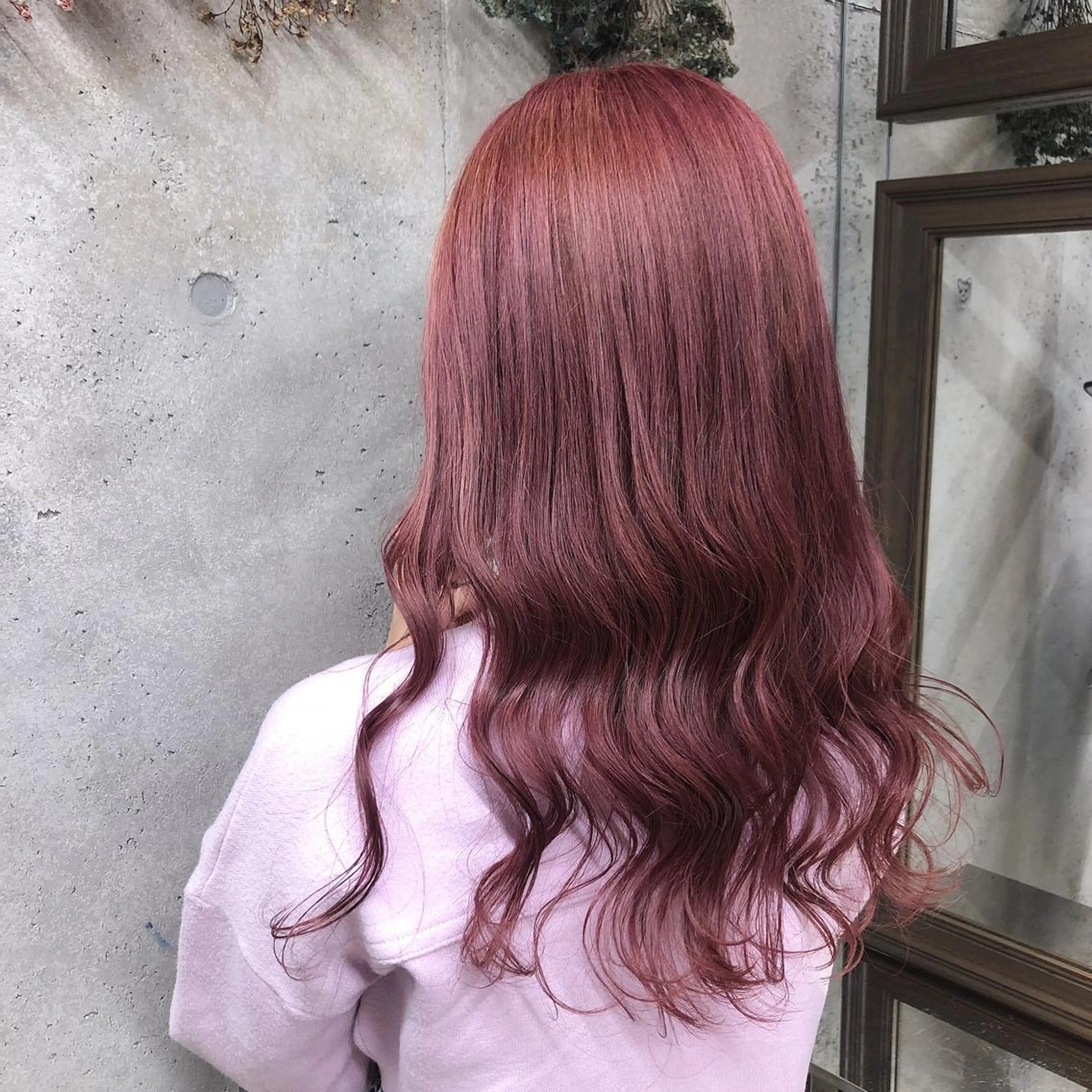 ロング カラー ピンクカラー wakana 【ブリーチカラー】のヘアスタイル