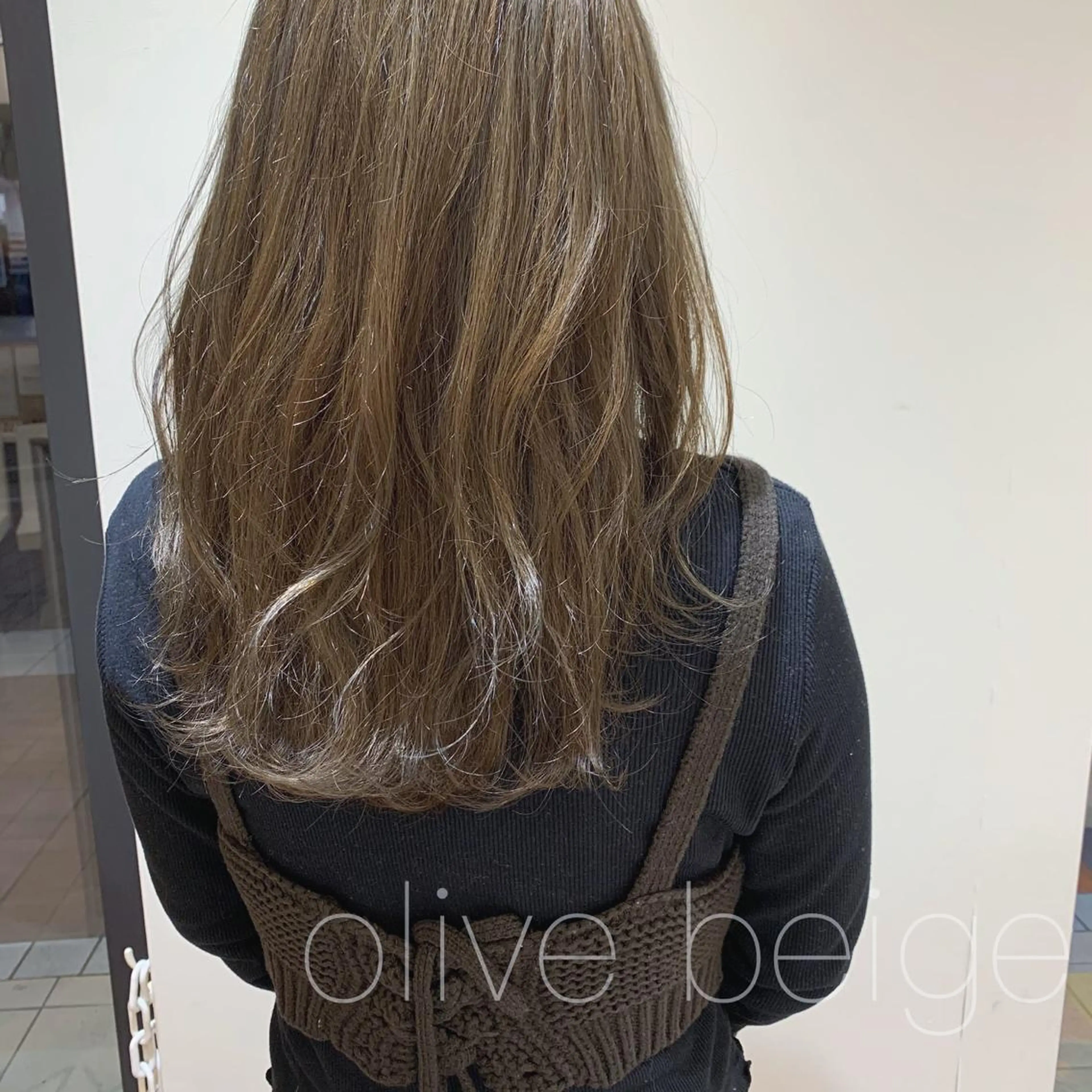 セミロング 透明感カラー 金村真子のヘアスタイル