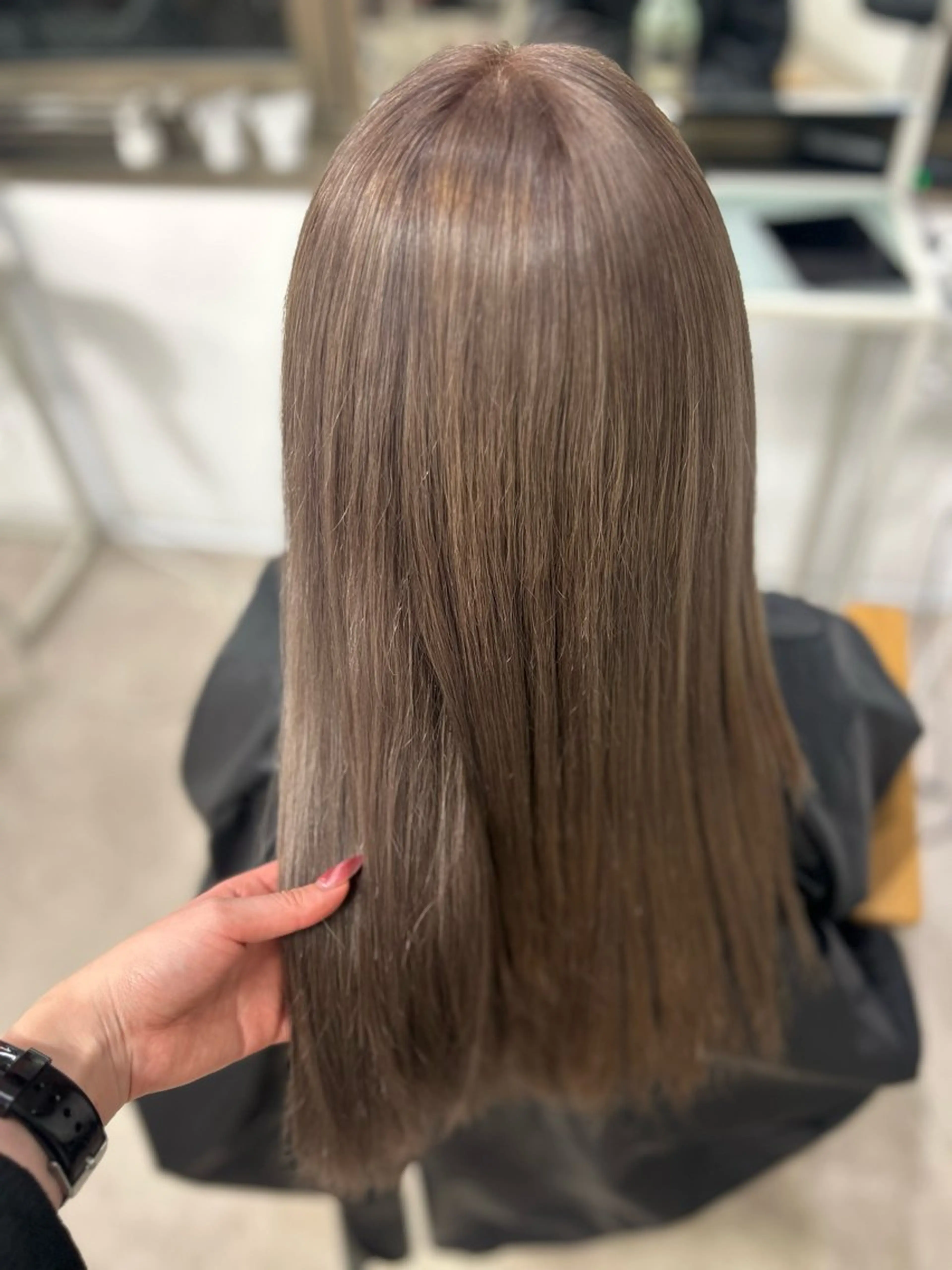 カラー ベージュカラー ブリーチ ブラウンカラー 透明感カラー モカベージュ 🫧新宿美容師 ヒナコ🫧のヘアスタイル