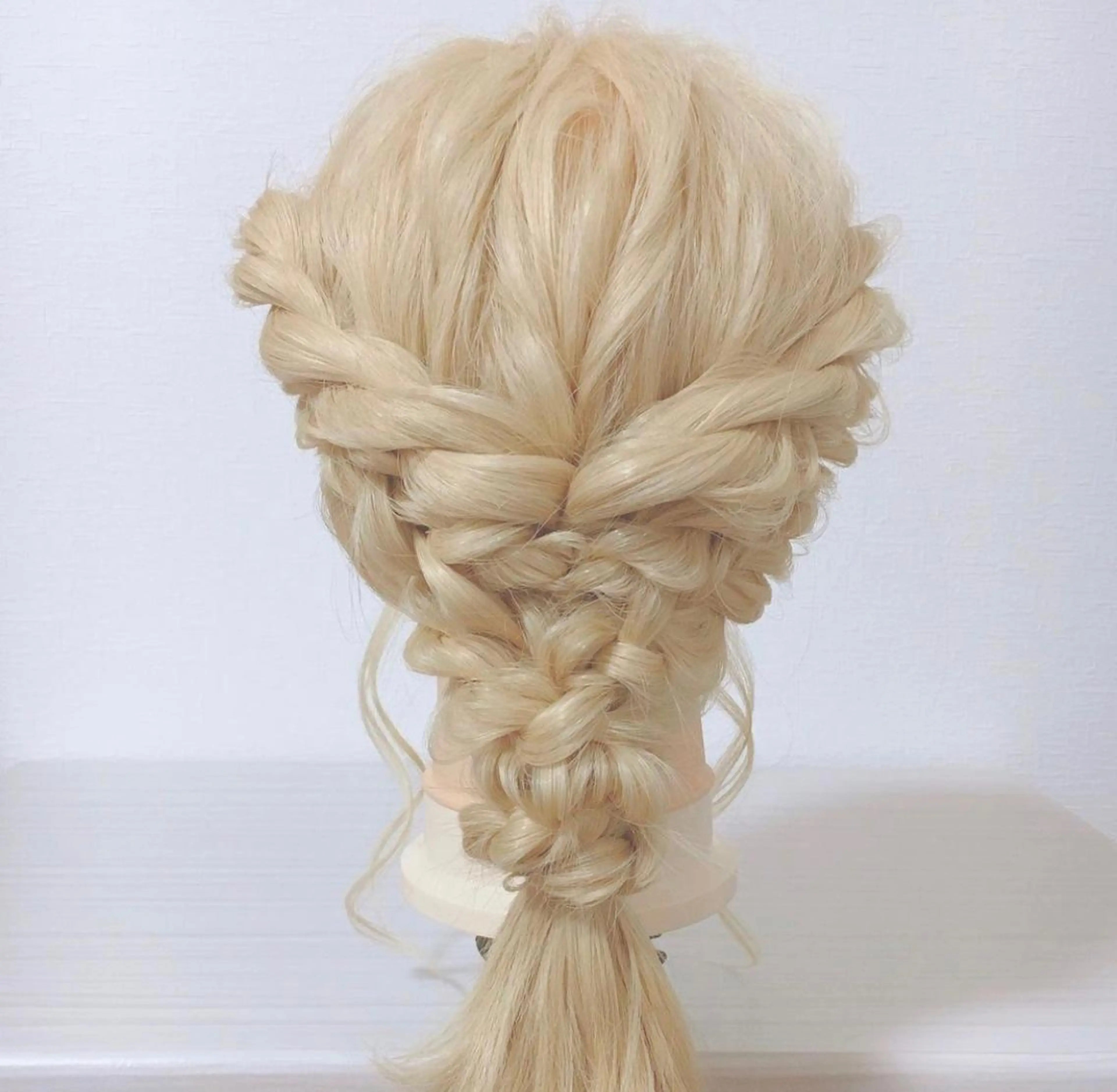 ロング ヘアアレンジ 小柳 歩美のヘアスタイル