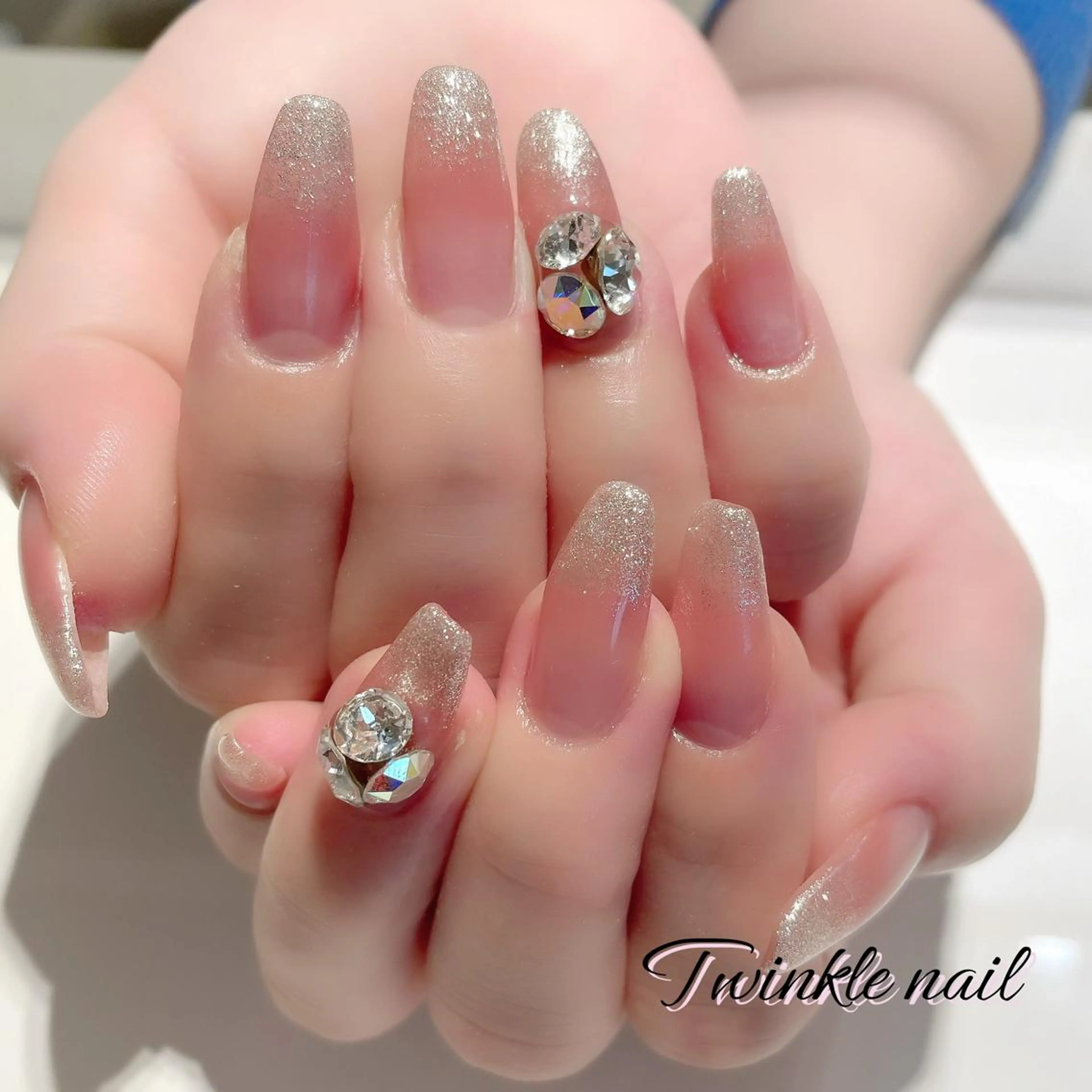 ネイル ハンドネイル ハンドケア 中井 綾香の眉毛・アイブロウイメージ