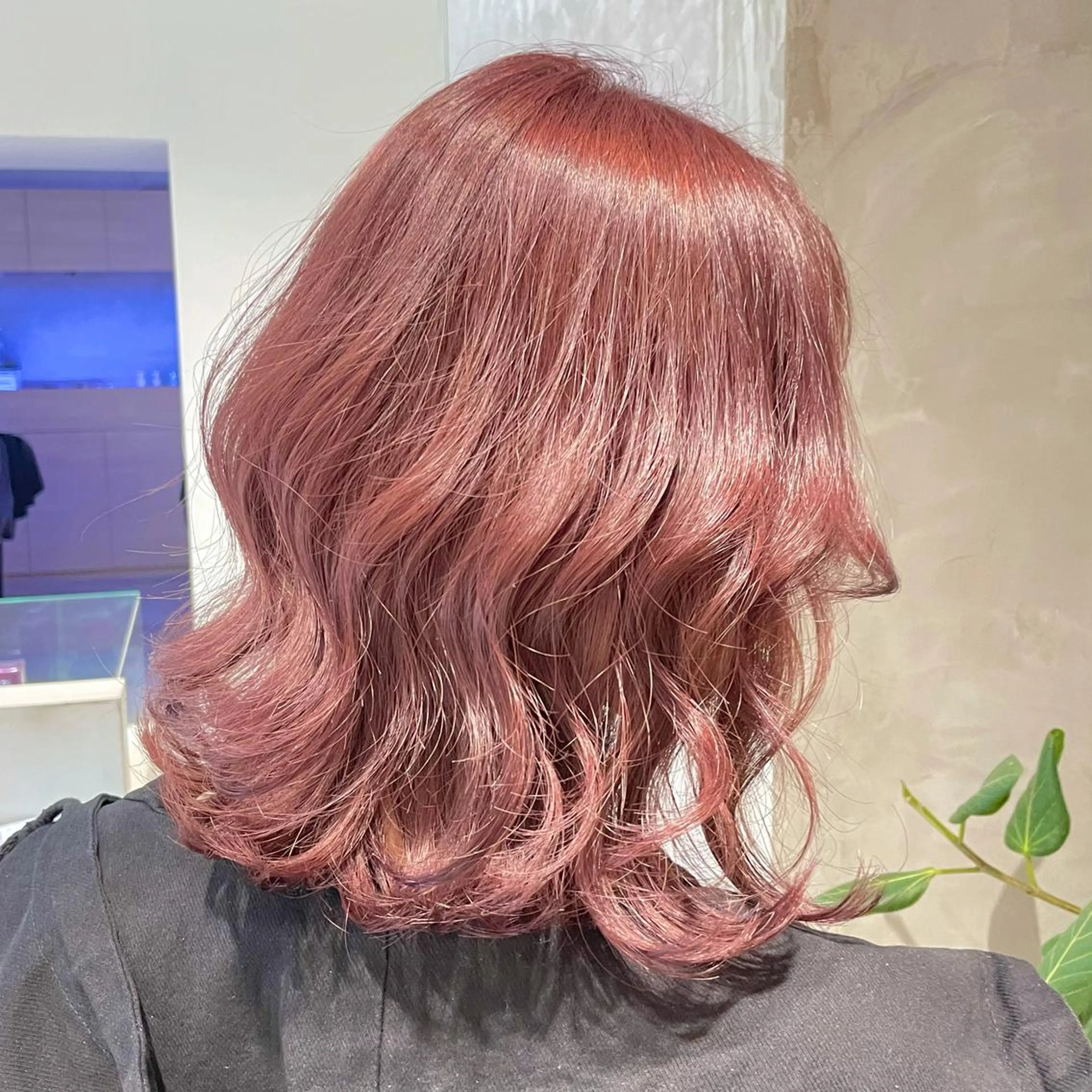 ショート カラー ヘアアレンジ カット ヘアカラー SNSで大バズり‼️ 欧米風ヘア大ヒット中のヘアスタイル