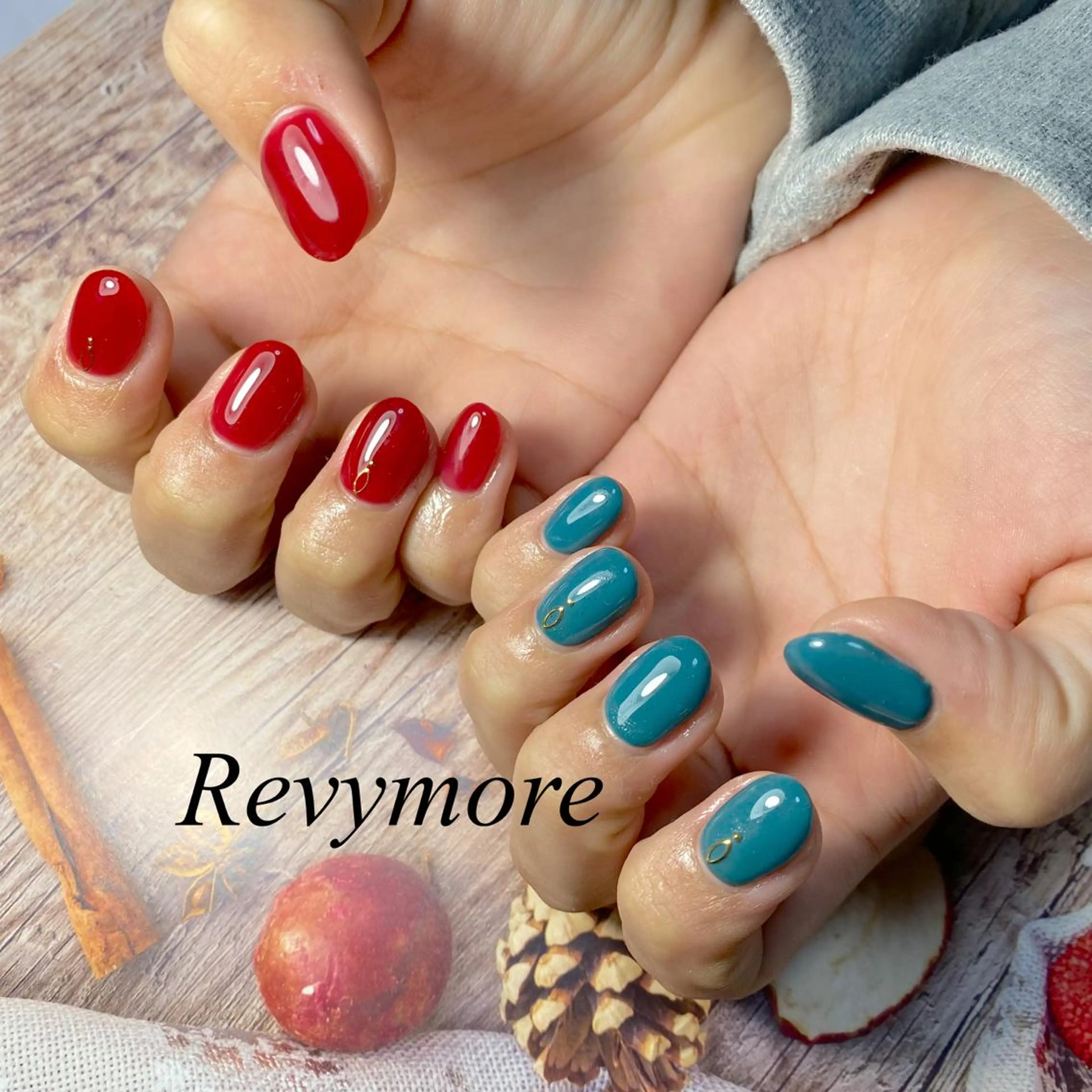 ミディアム ネイル ブルー ボルドー ジェルネイル ゴールド ニュアンスネイル nail salon Revymore所属・nail salon Revymoreのネイルデザイン