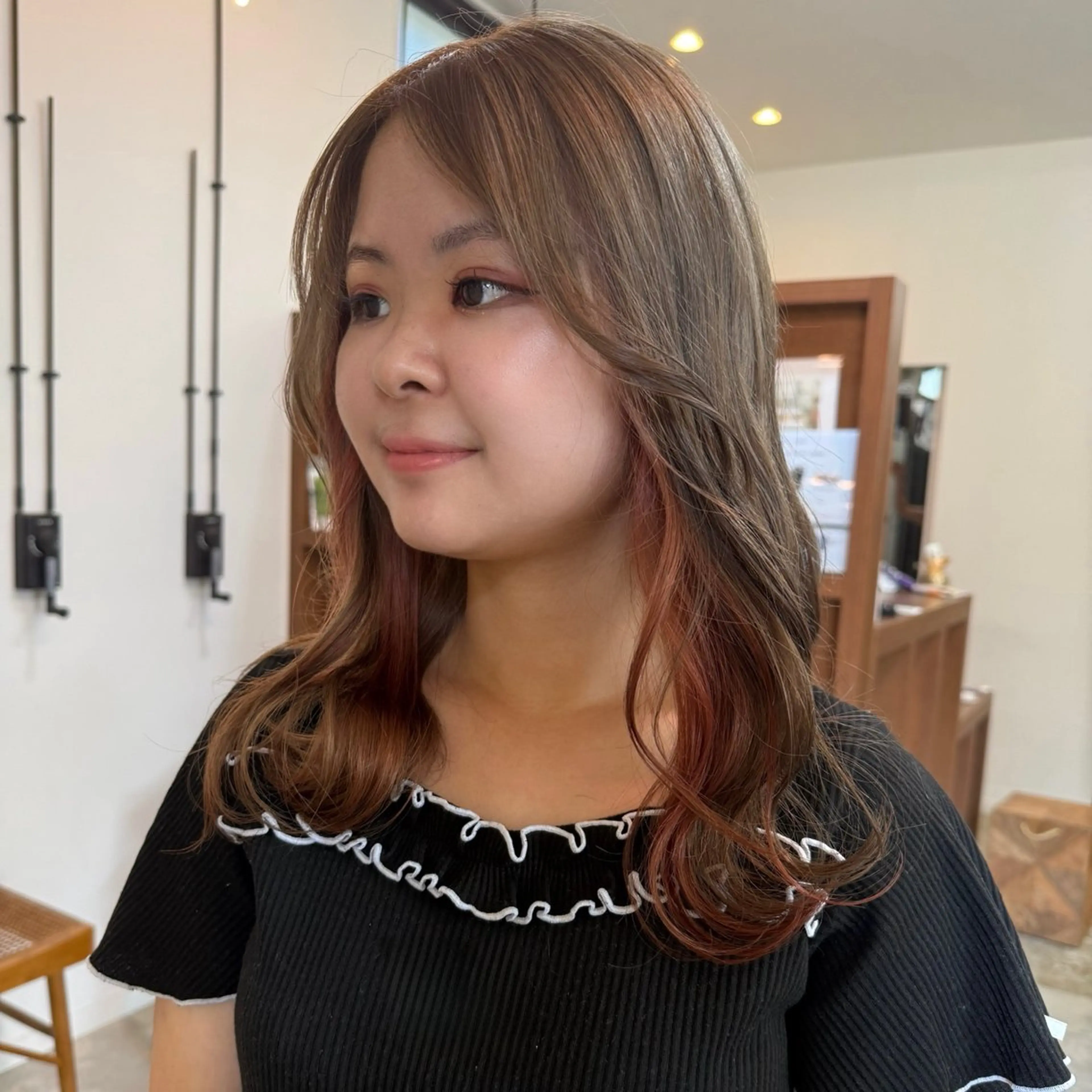 セミロング カラー ブリーチ ヘアカラー トリートメント shin enom yuukaのヘアスタイル