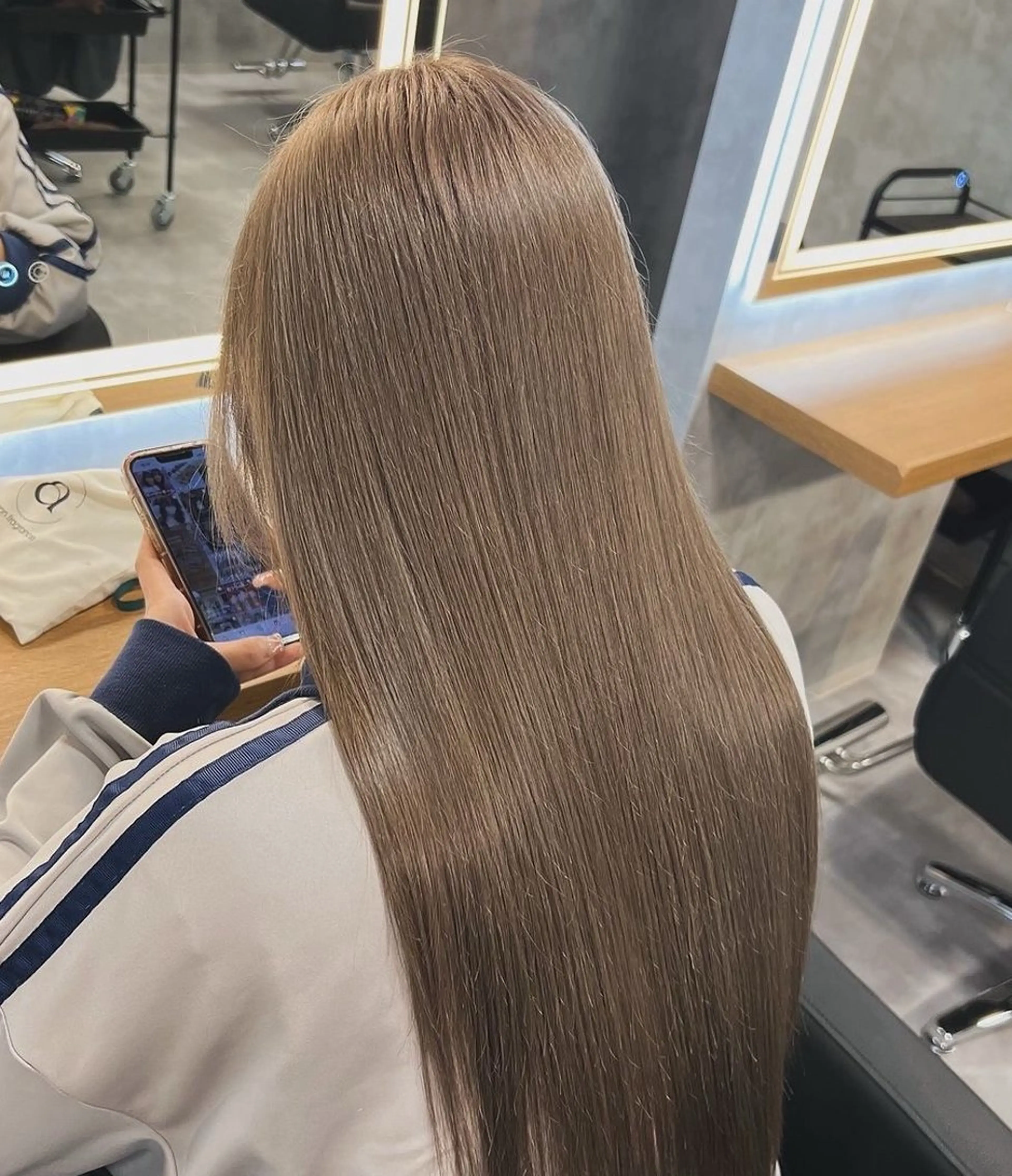 セミロング カラー ブリーチ 札幌美容室 /光👑のヘアスタイル