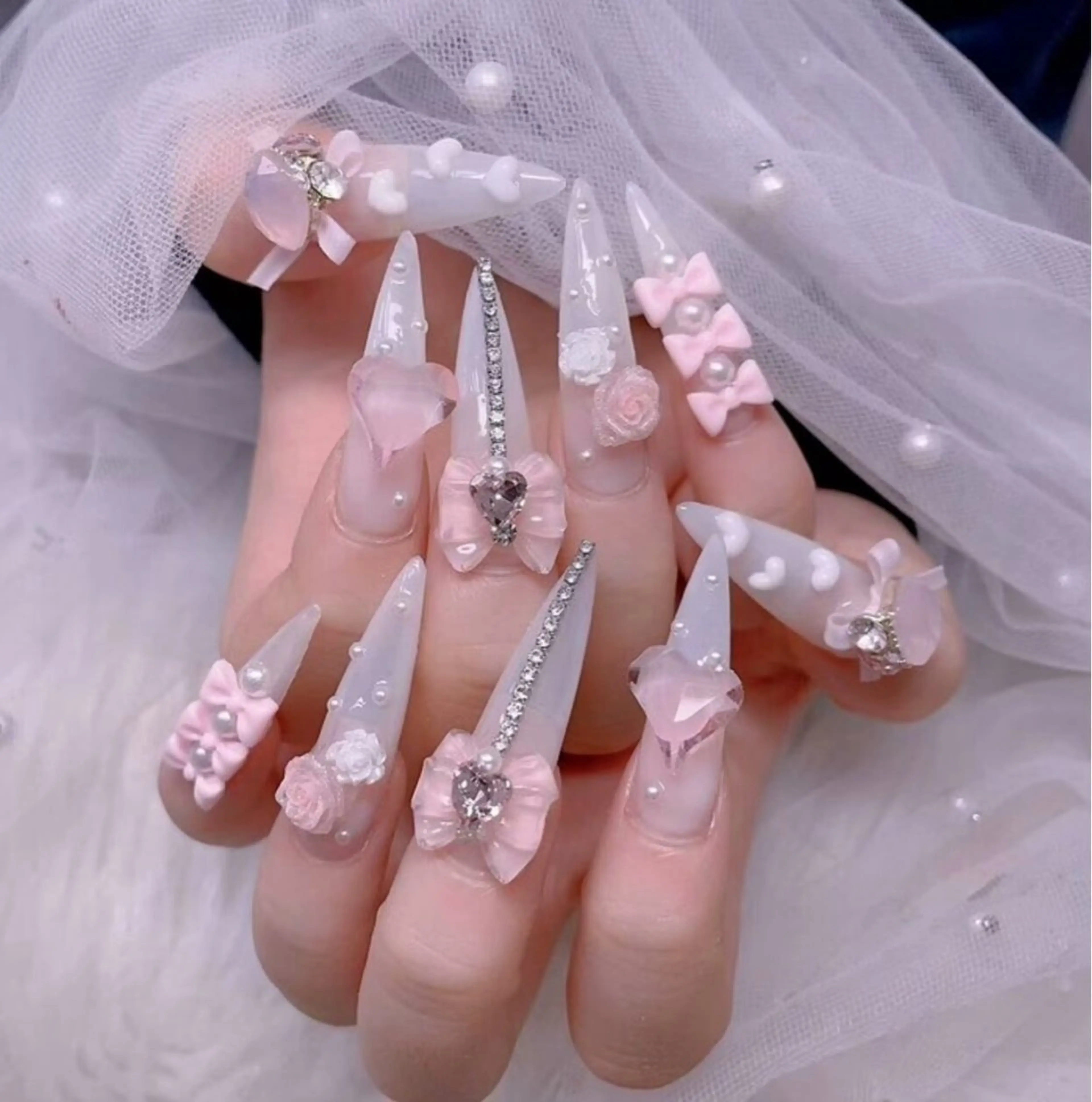 ネイル UMI ネイルサロン新宿🎀のネイルデザイン