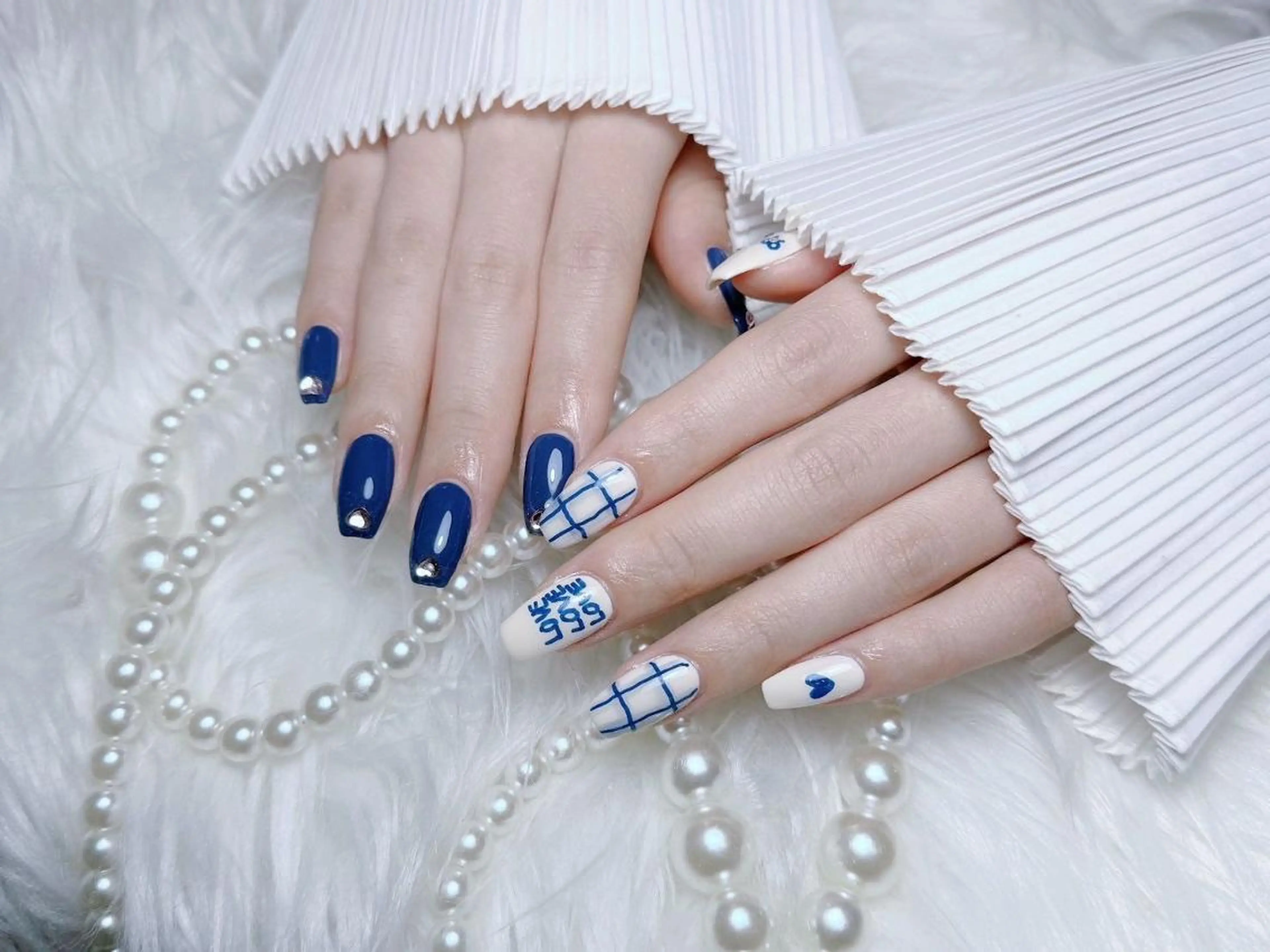 ネイル RAFFINE 月🦋🩵のネイルデザイン