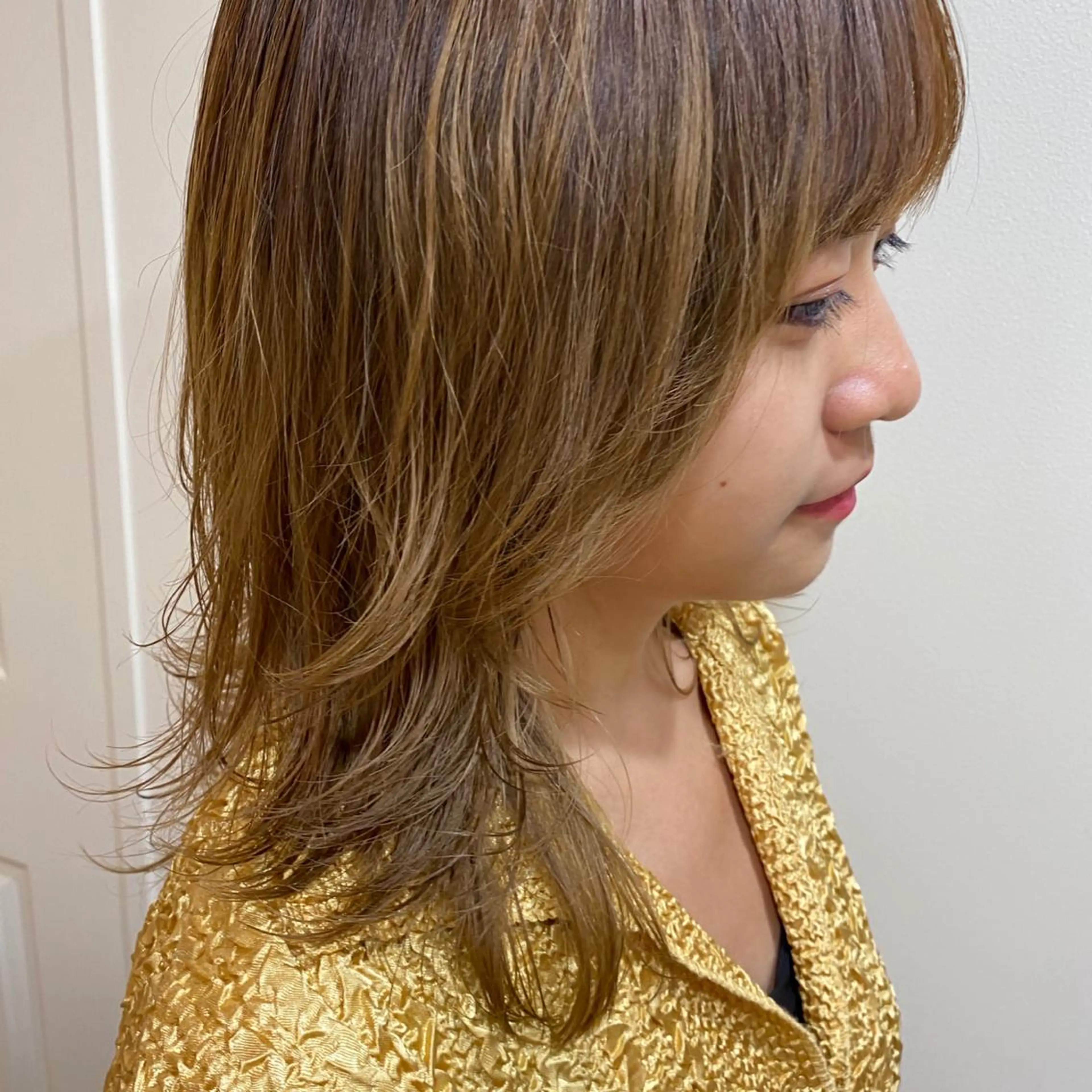 ミディアム salowin渋谷kitaya park前所属・RIKA韓国ヘア/く びれヘア/上品カラーのヘアスタイル