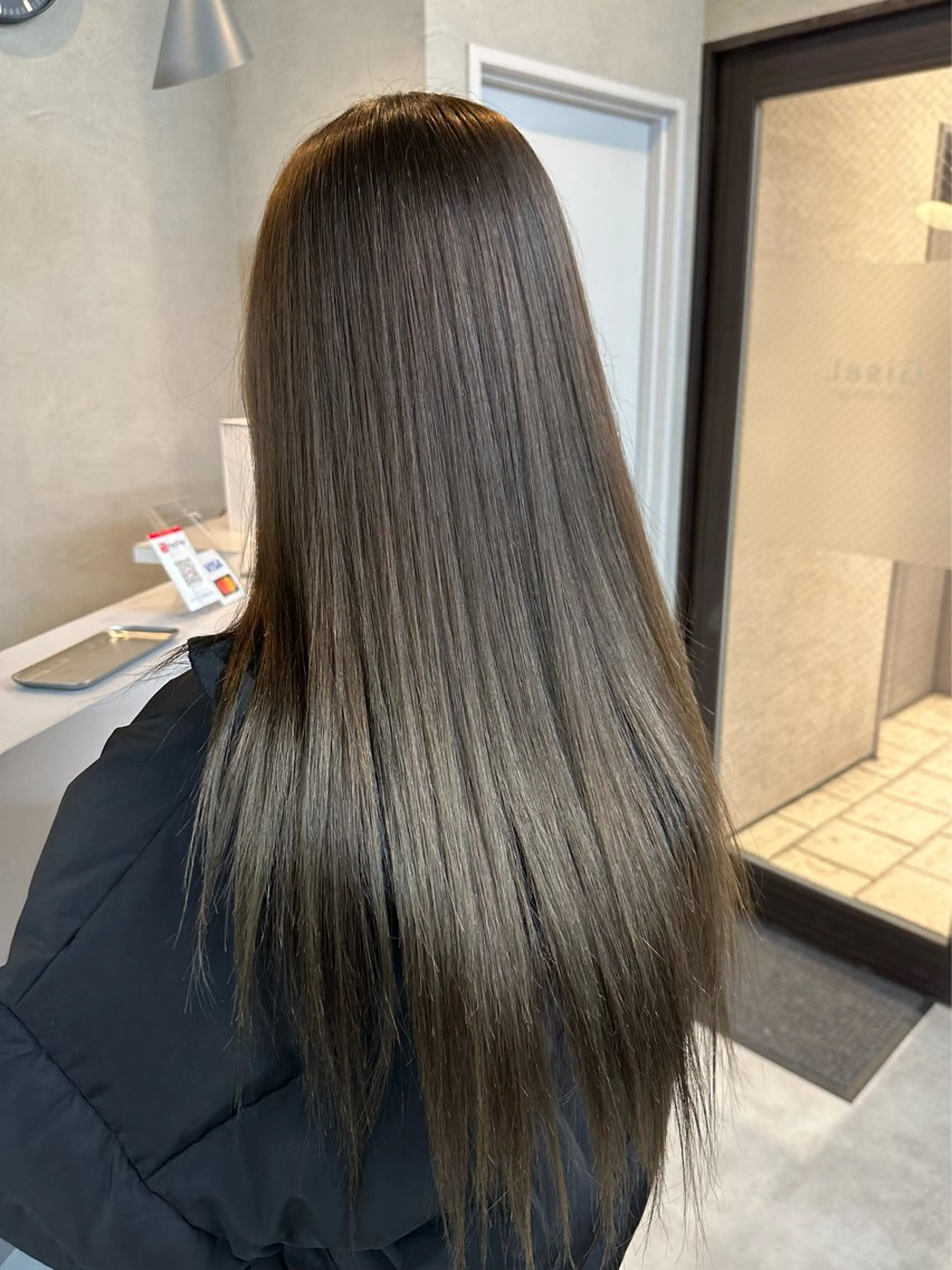 ロング カラー グレージュ オリーブグレージュ オリーブグレー りおん レイヤー/ベージュのヘアスタイル