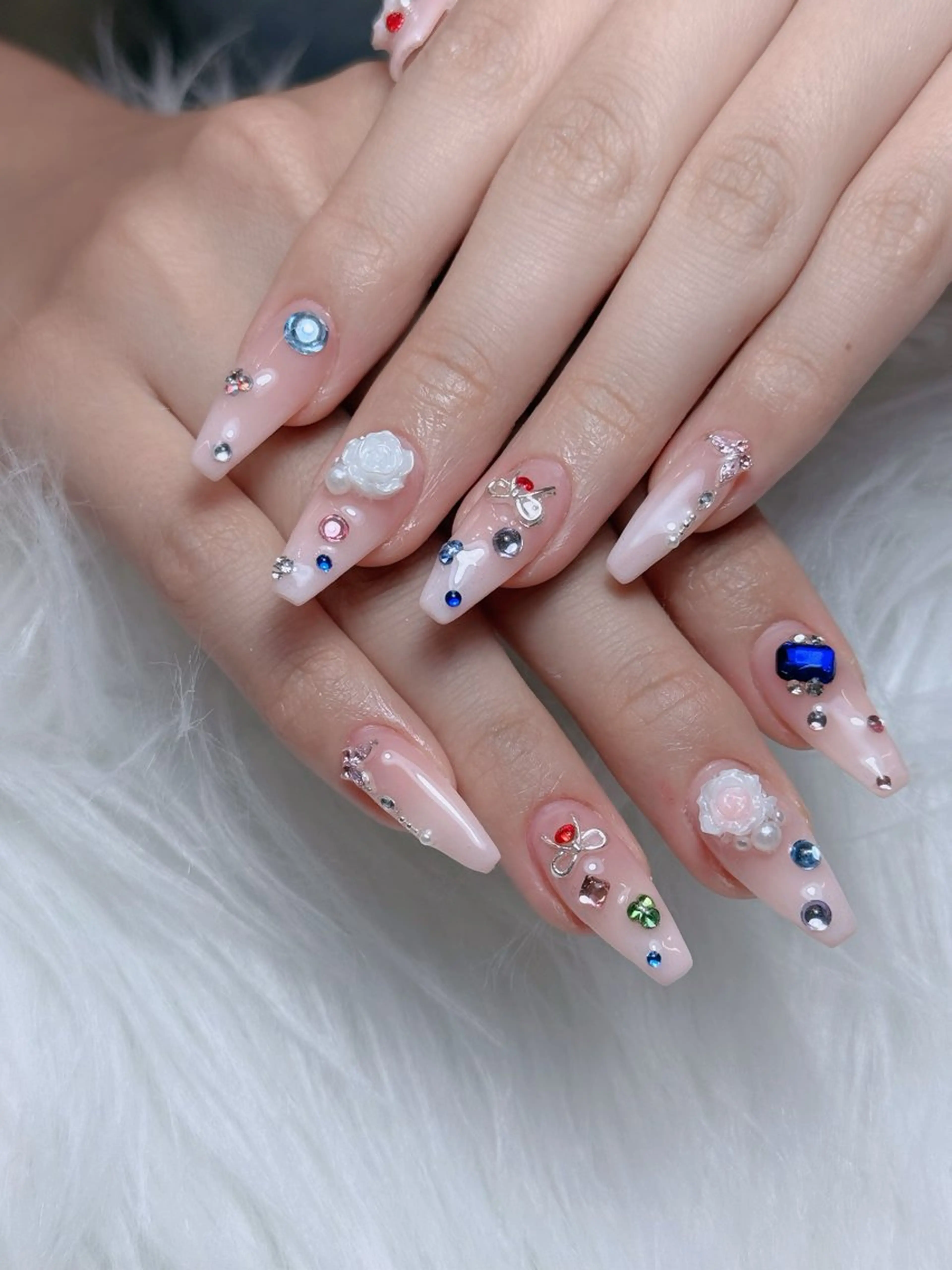 ネイル オーロラネイル チークネイル フットネイル フレンチネイル 韓国ネイル ハンドネイル Lumi Nailのネイルデザイン