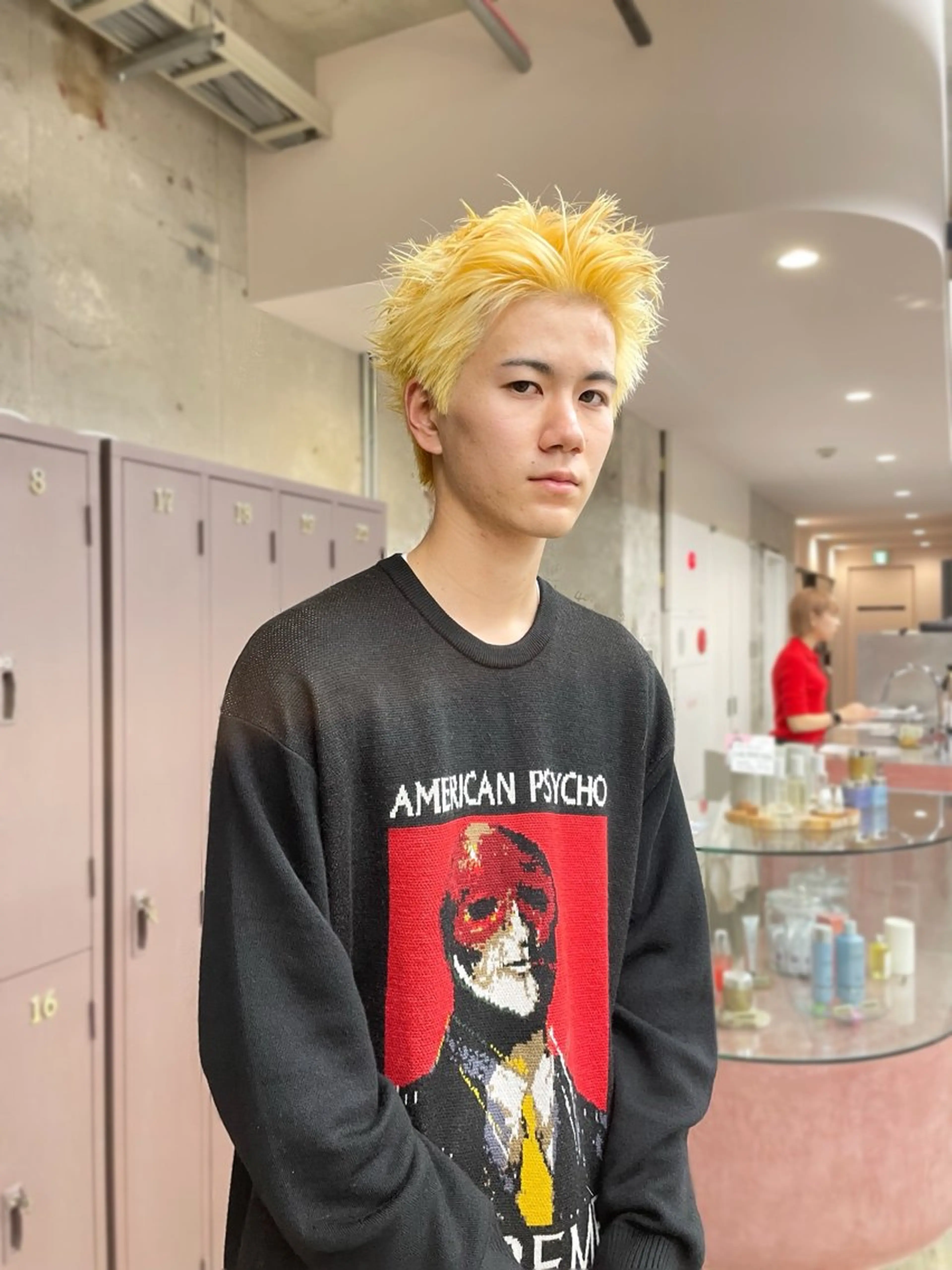 ショート カラー 愛加パーマ・レイヤー ・ピンクカラーのヘアスタイル