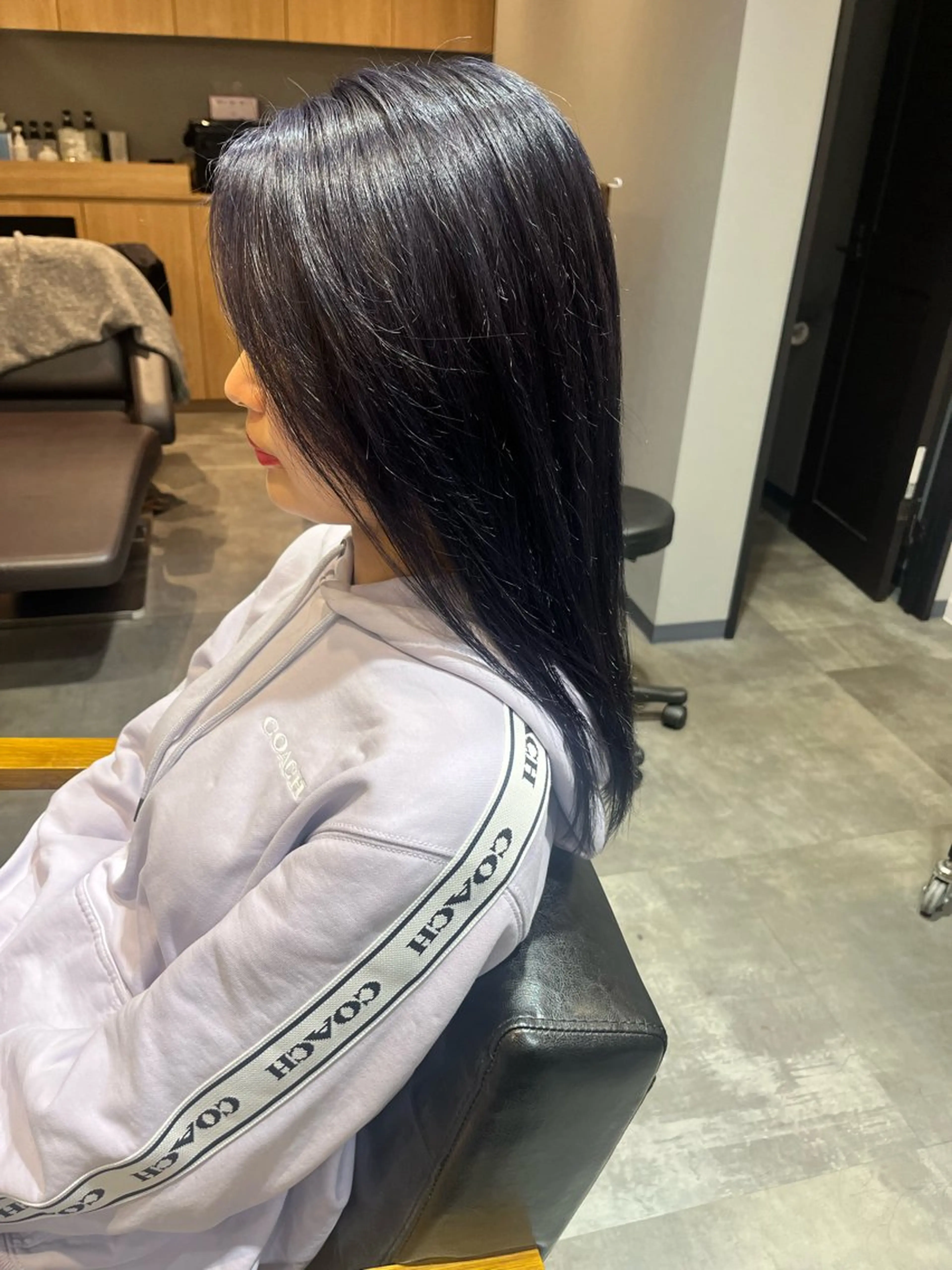 ロング カット ヘアカラー 小堀 いぶきのヘアスタイル