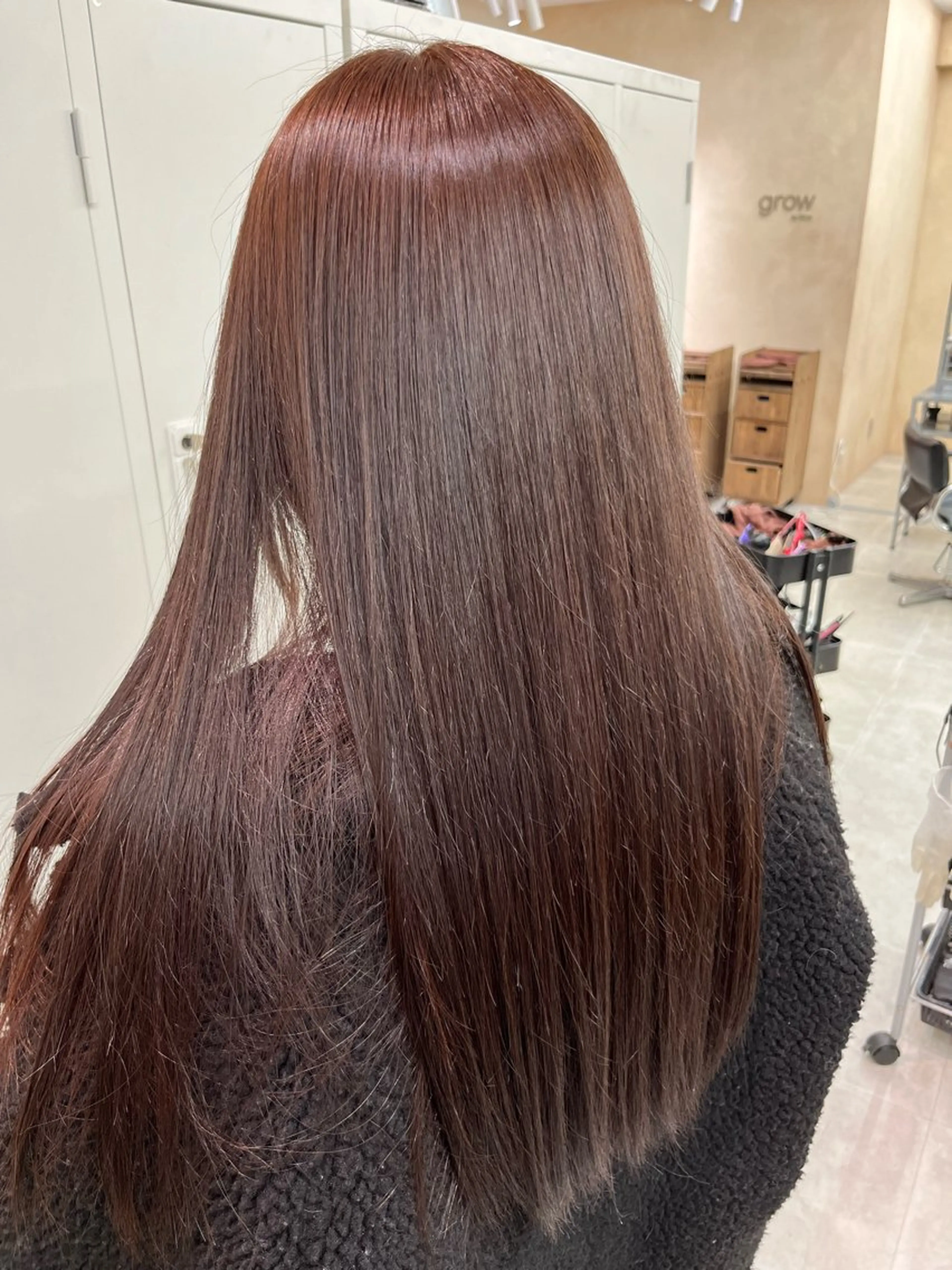 ロング ピンクブラウン TRIERA 増川のヘアスタイル