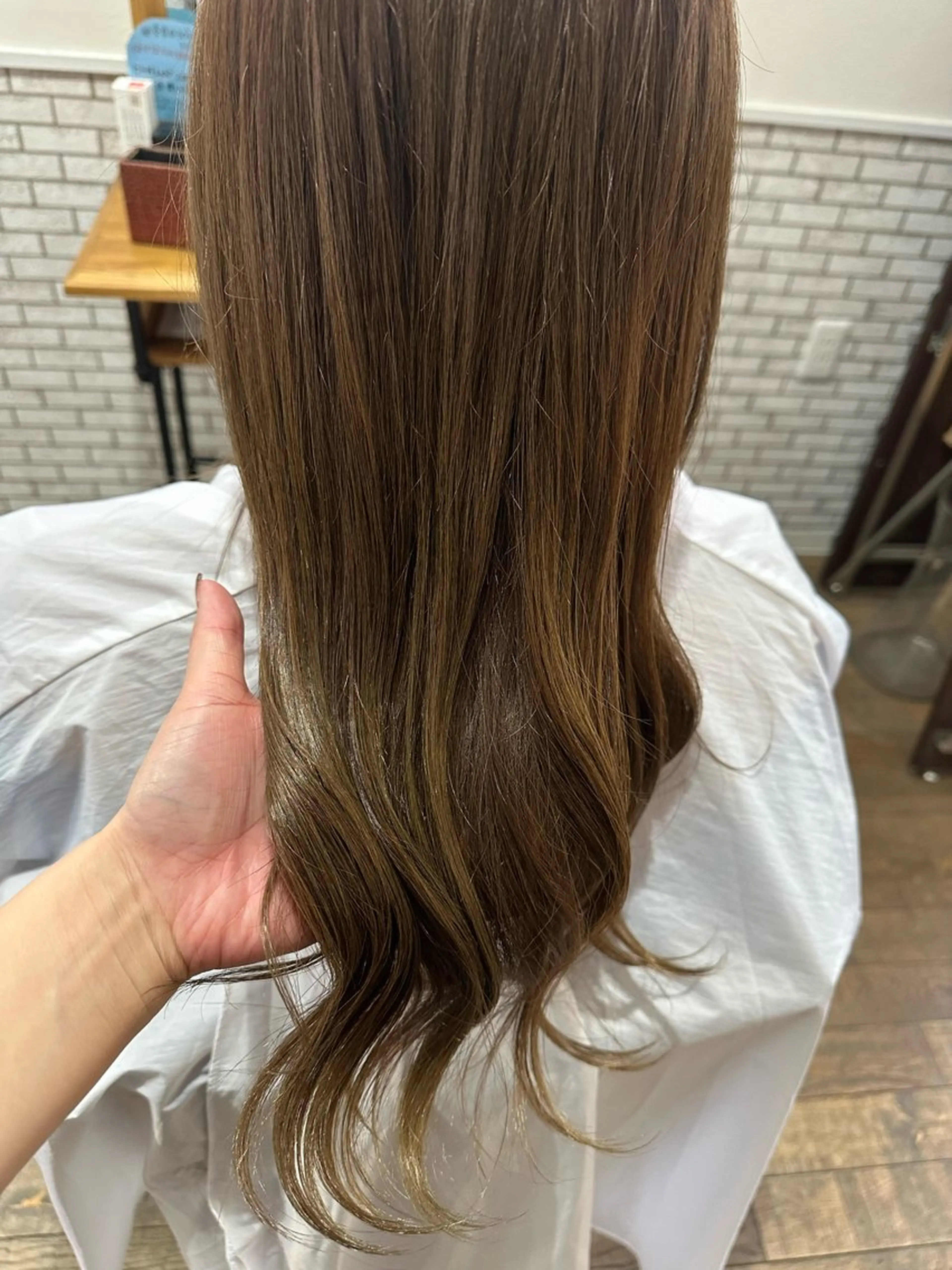ロング ヘアカラー 半田 知穂のヘアスタイル