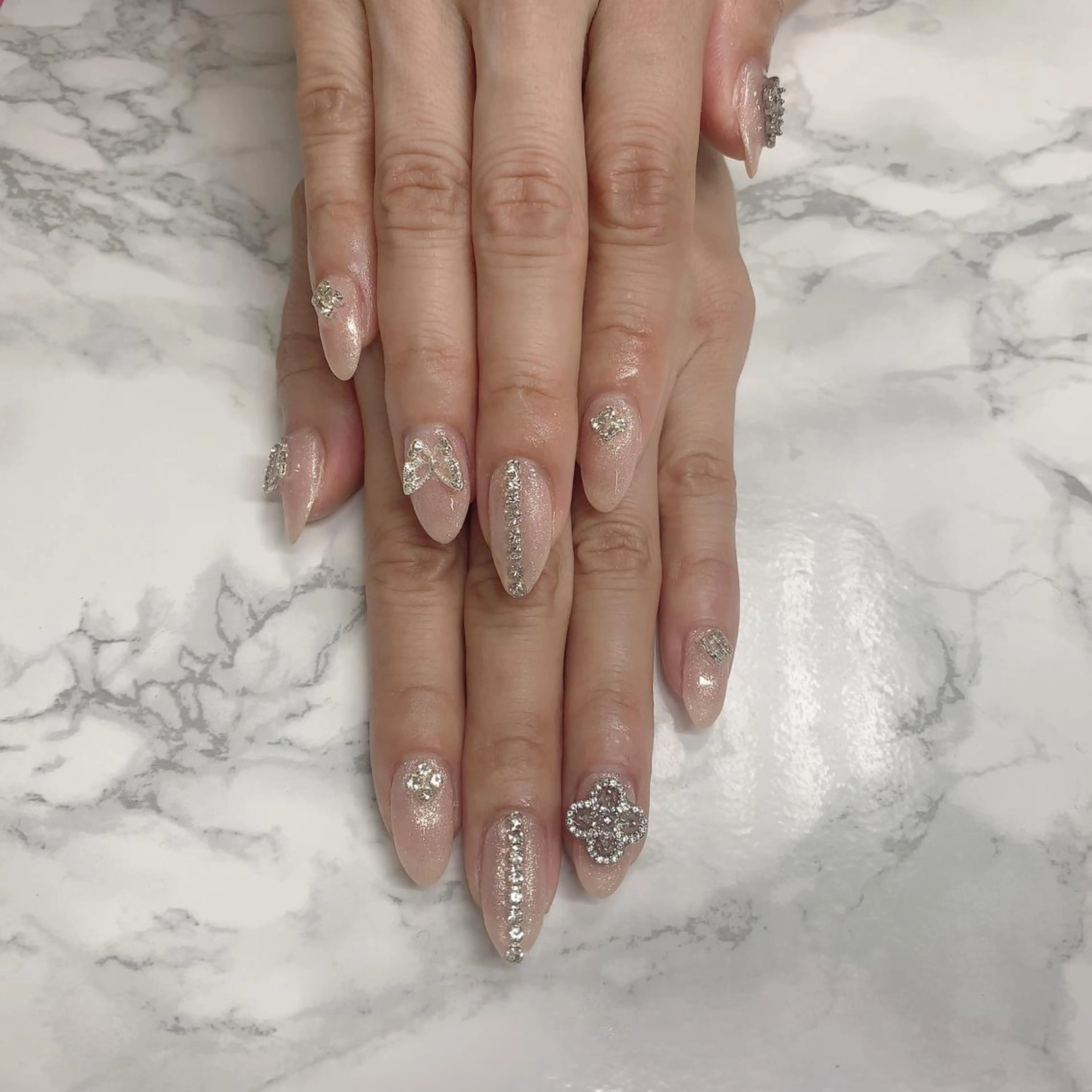 ネイル はな💎ネイル ワンホン、長さ出しのネイルデザイン