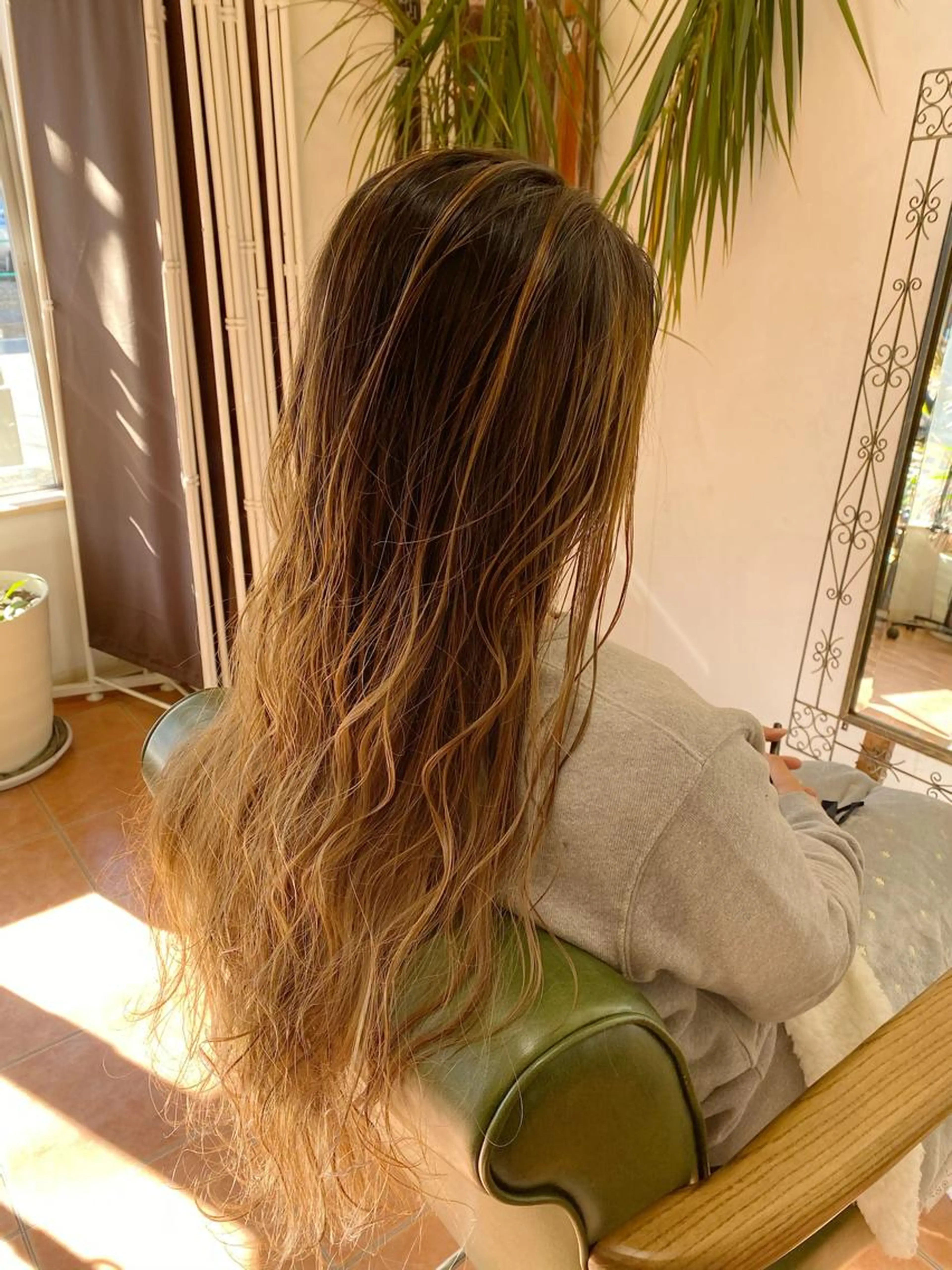 【外国人風3Dダブル】ブリーチオンカラー×ミルボントリートメント（前処理TR  ナノバブル ケアブリーチ込み）の写真