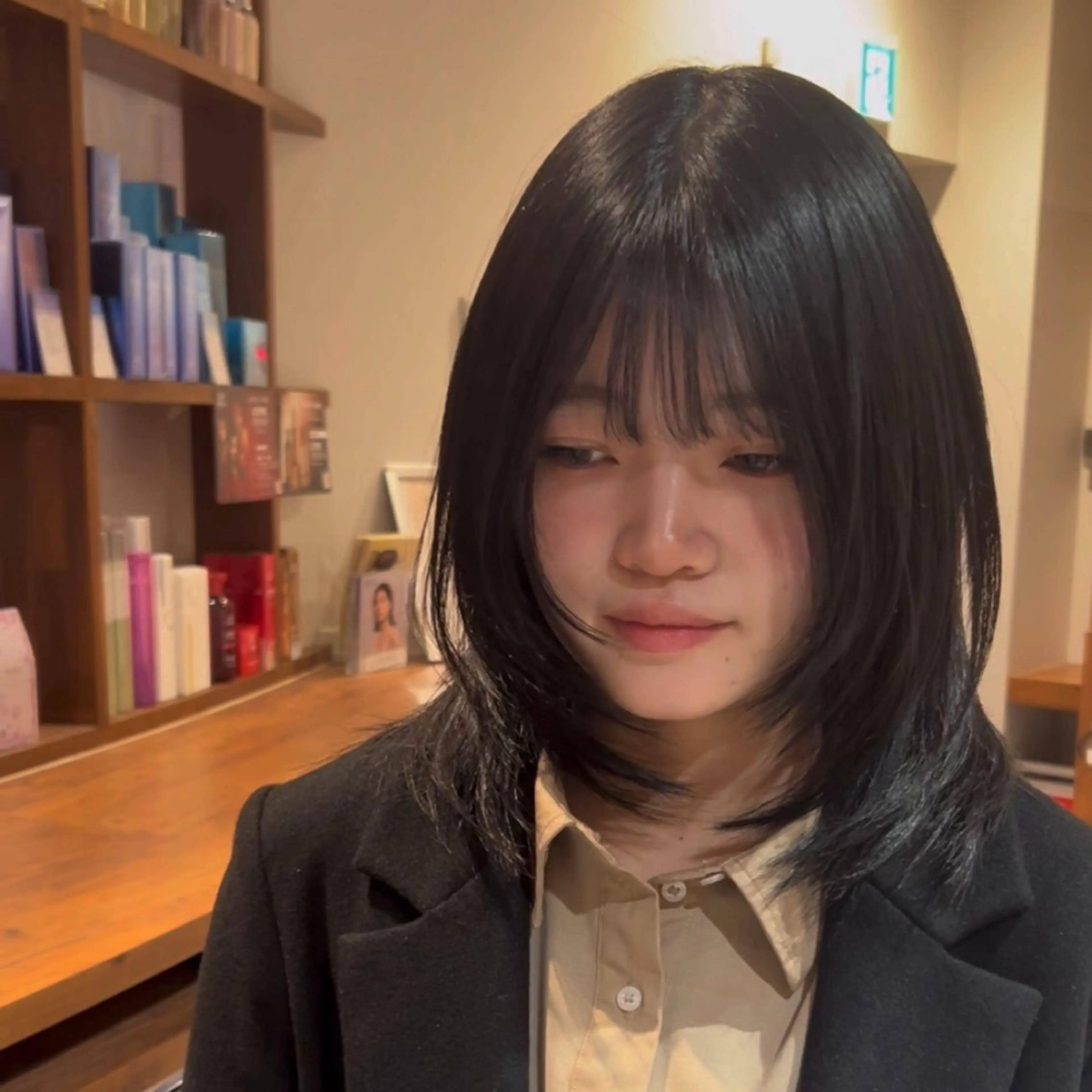 ミディアム カット ヘアカラー レイヤー🎀透明感 カラー|ワンホンのヘアスタイル