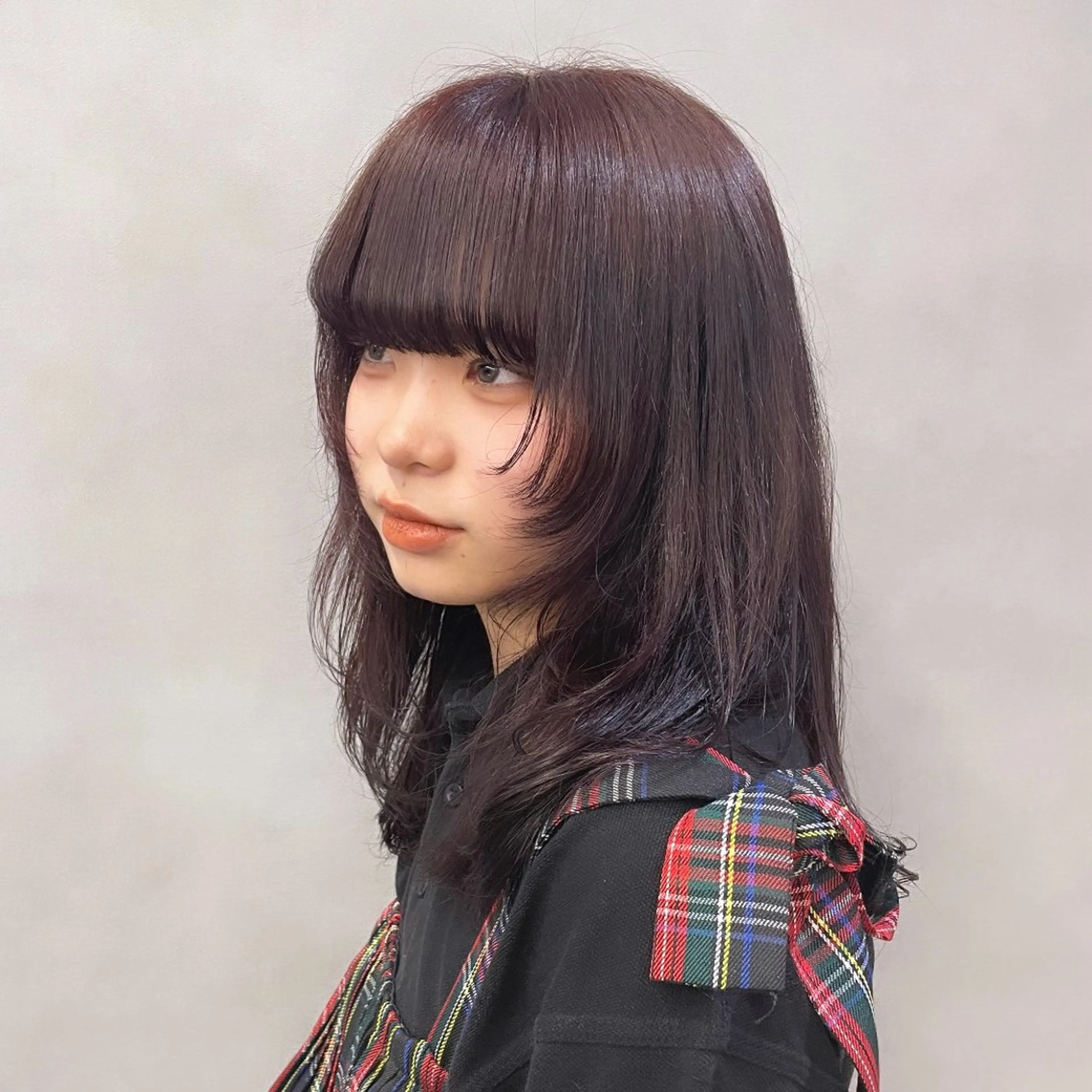 ミディアム カラー ブラウンカラー ピンクカラー 顔周りカット レイヤーカット ヘアカラー Rui/透明感カラー 暖色/レイヤーカットのヘアスタイル