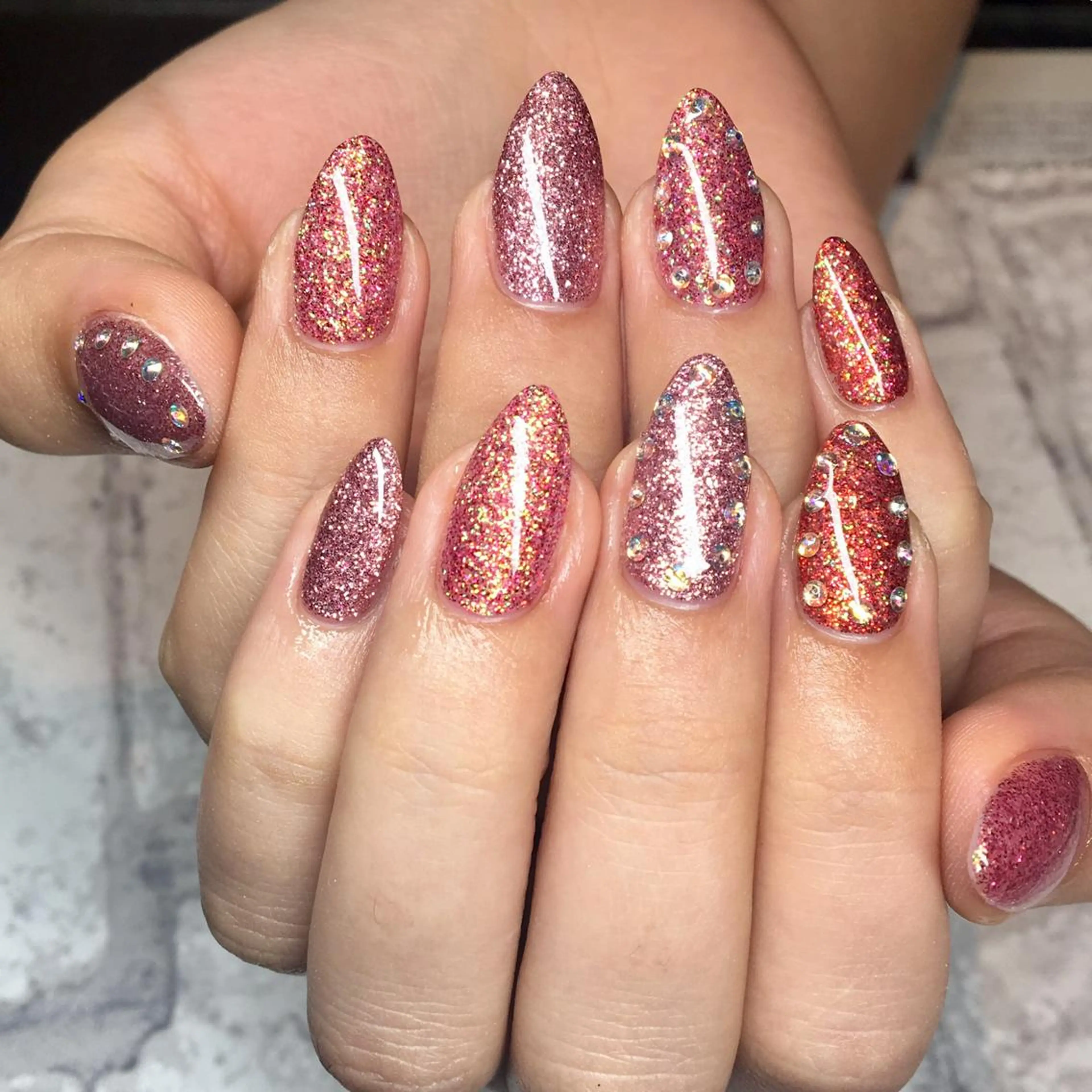 ネイル repos~ルポ~所属・里見 麗のネイルデザイン