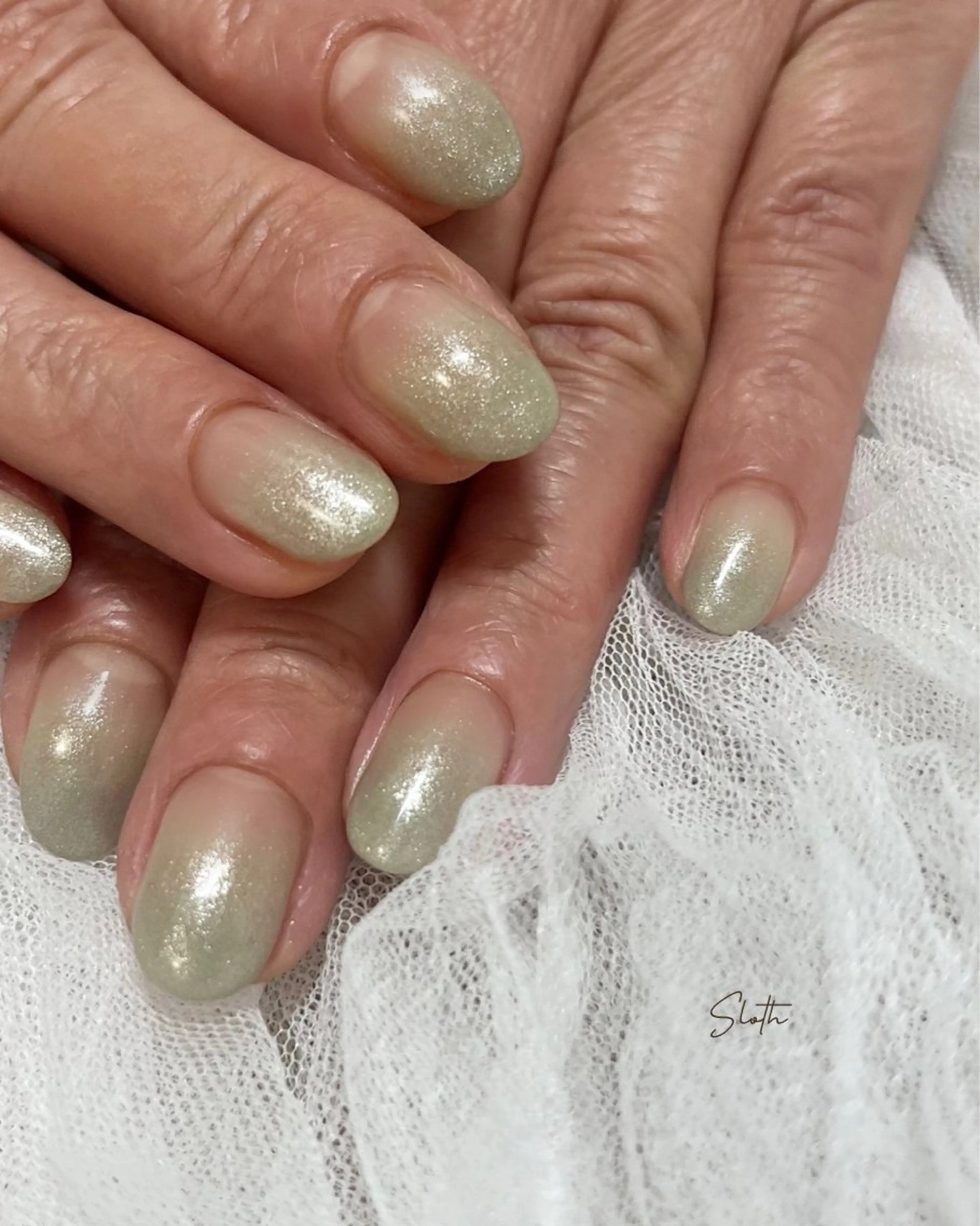 ネイル グラデーション キラキラネイル マグネットネイル ワンカラーネイル ピスタチオネイル nail salon slothのネイルデザイン