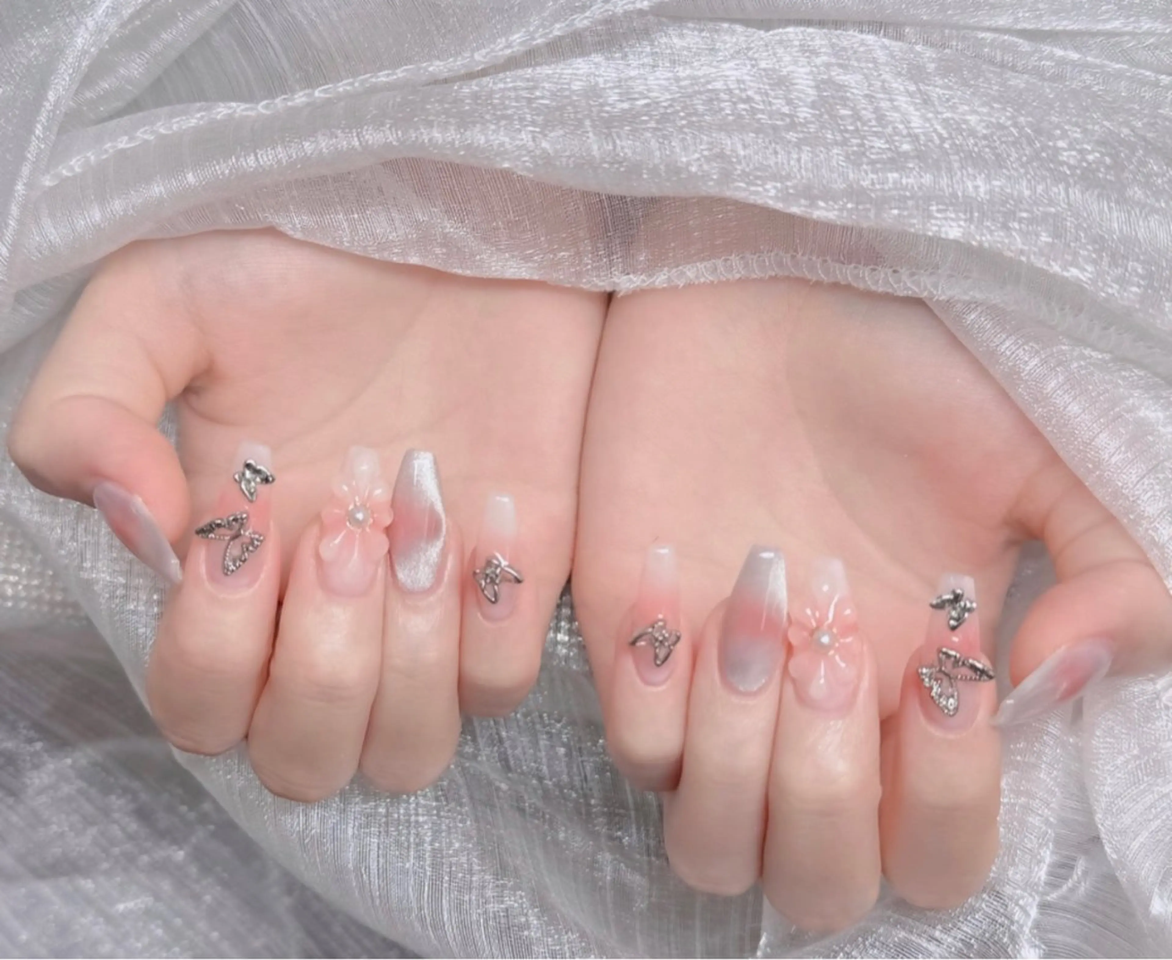 ネイル オーロラネイル フレンチネイル ジェルネイル ハロウィン キラキラネイル ハンドネイル H.baby Nail Salonのネイルデザイン