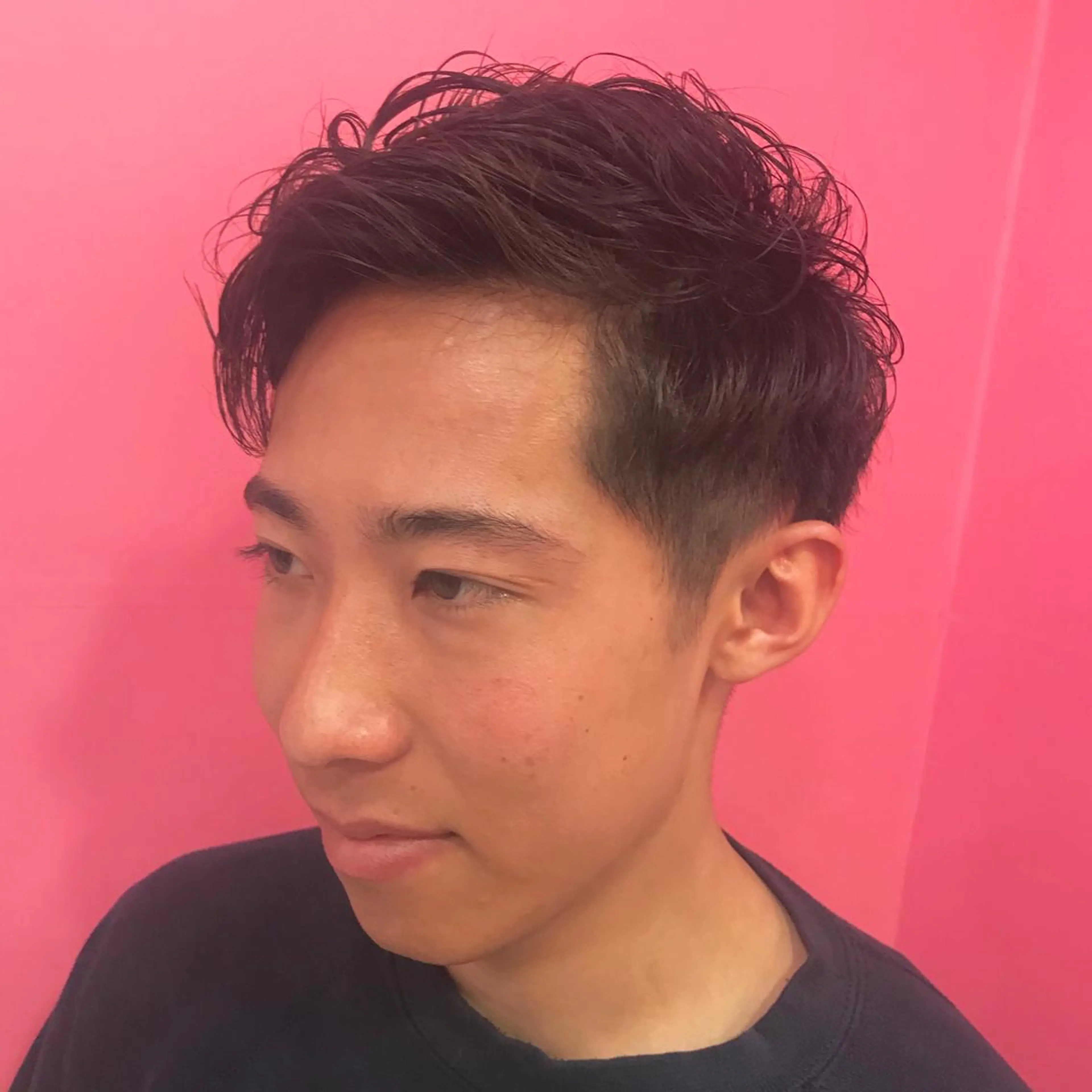 ショート パーマ メンズ かきあげバング カット Vir by browのヘアスタイル