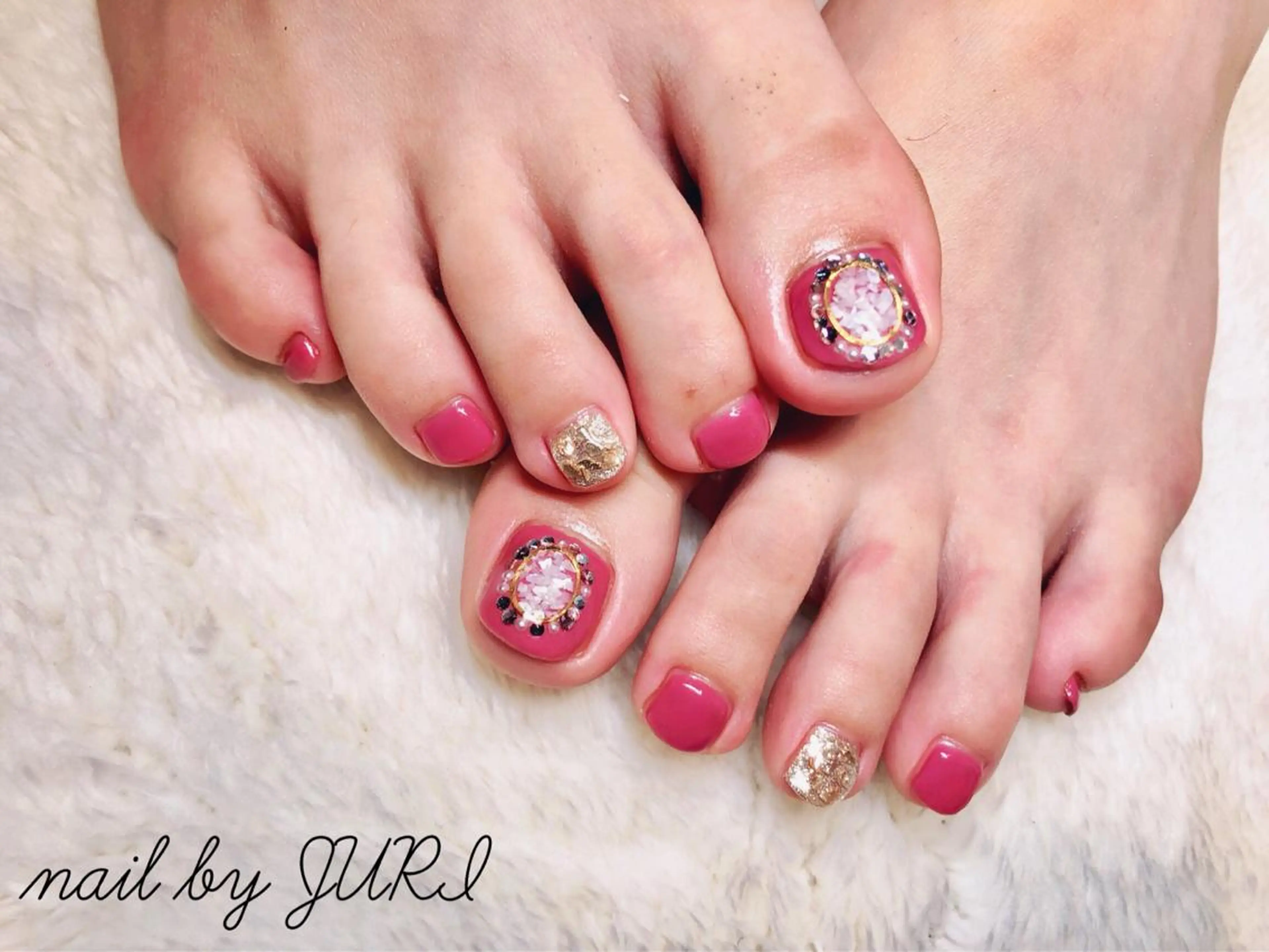 ネイル フットネイル フレンチネイル ジェルネイル ラメ(グリッター) ラメグラデーション NEO Beauty Salon所属・𝐍𝐄𝐎 𝐉𝐔𝐑𝐈のネイルデザイン