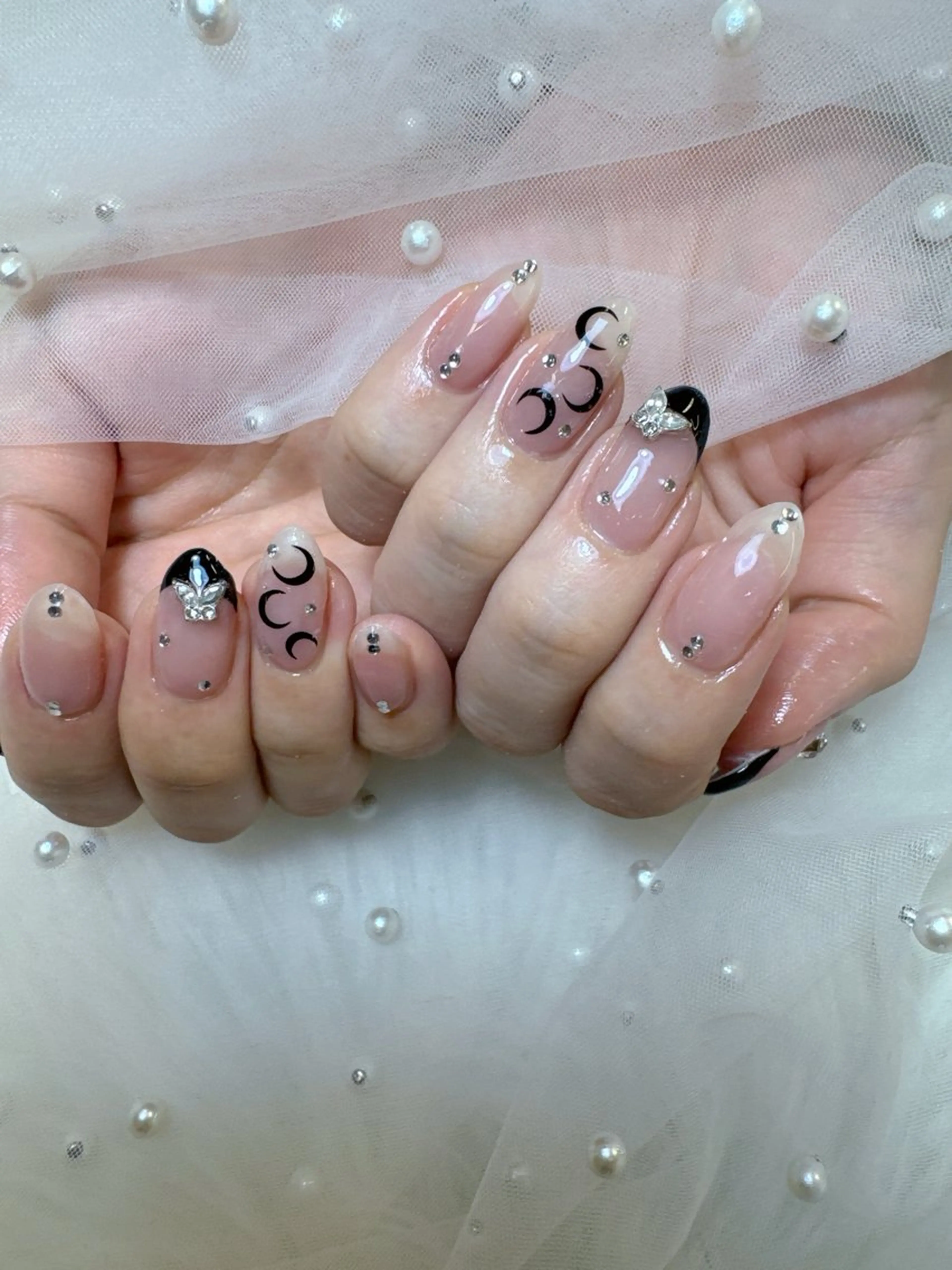 ネイル チークネイル フレンチネイル ジェルネイル ガラスフレンチ ハート ハンドネイル Queeens nailのネイルデザイン